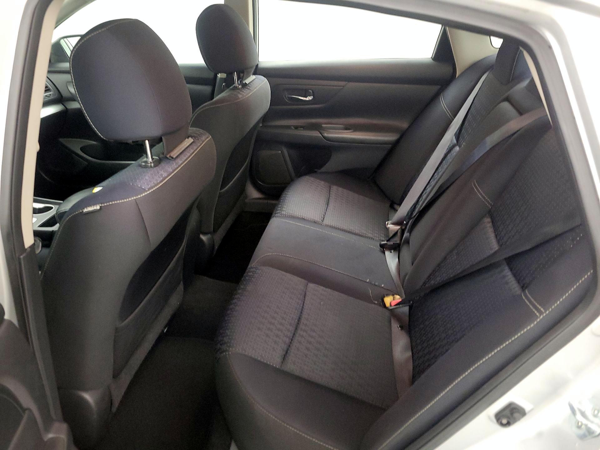 Thumbnail: 2016 Nissan Altima - 19