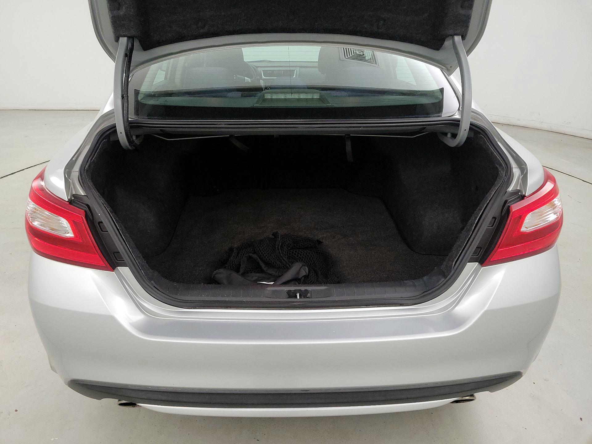 Thumbnail: 2016 Nissan Altima - 20