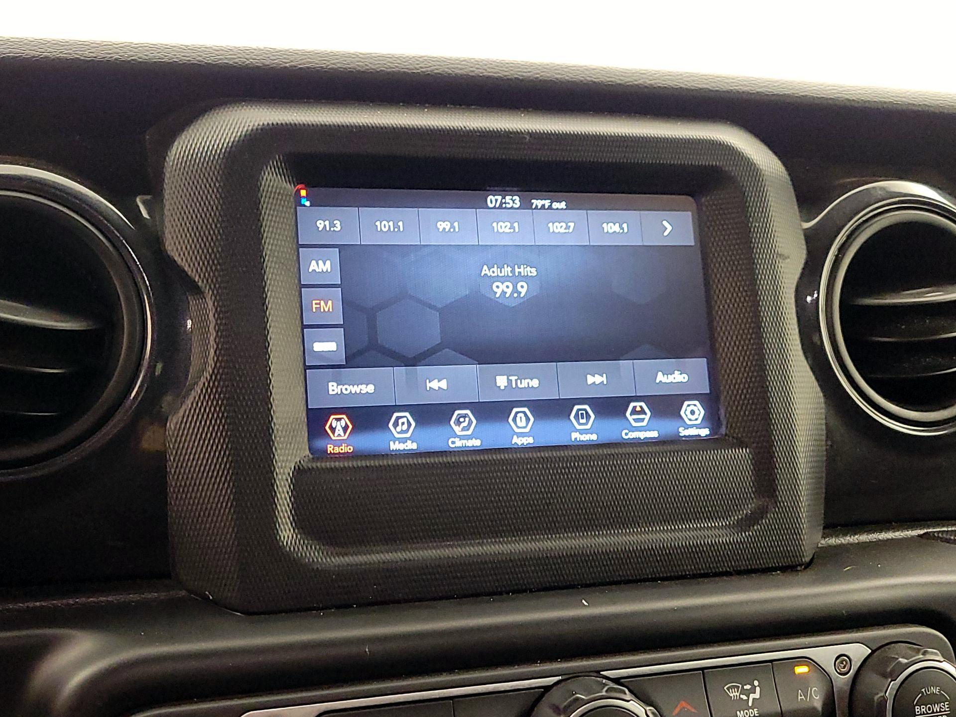 Thumbnail: 2022 Jeep Wrangler - 15