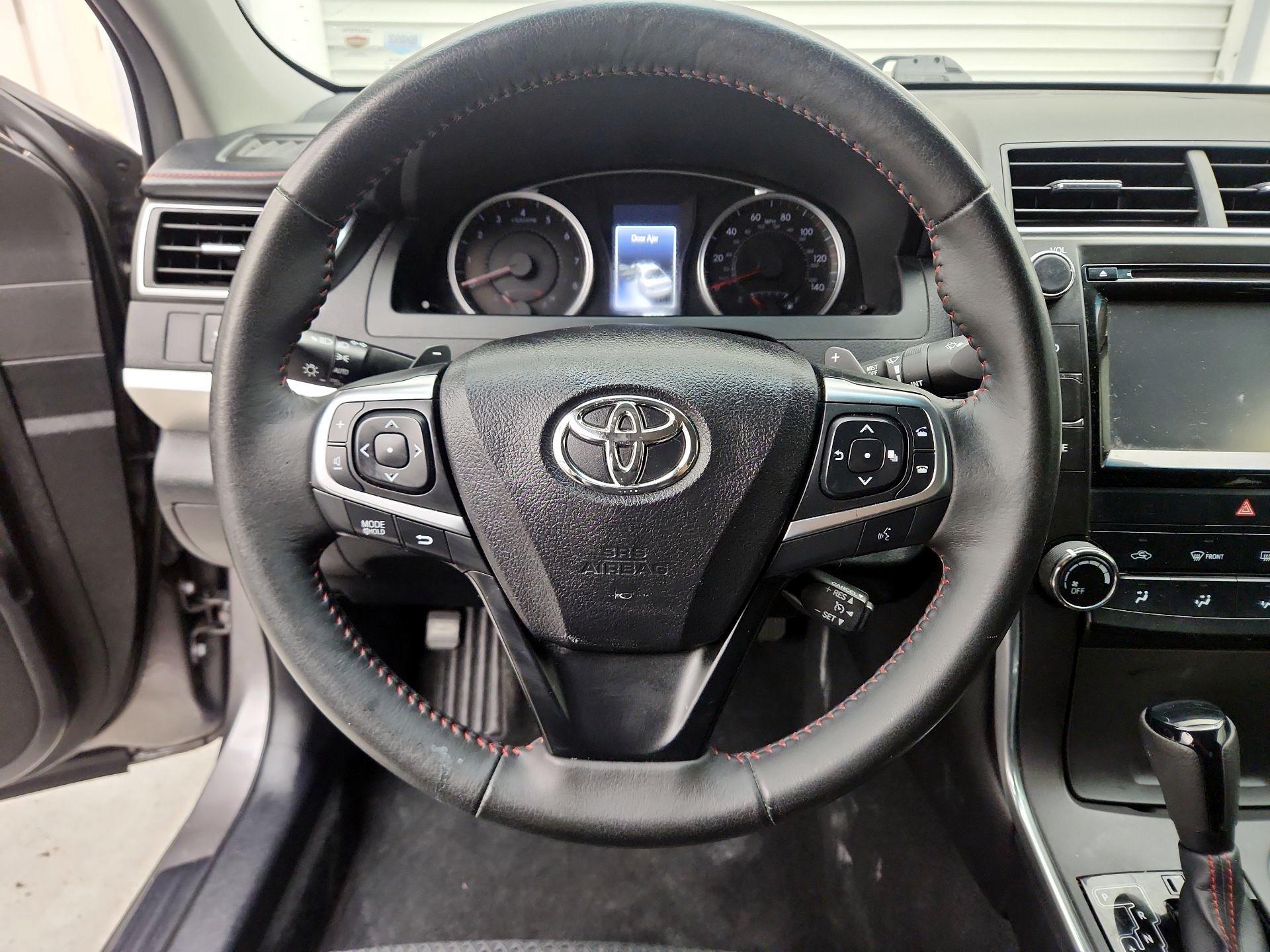 Thumbnail: 2015 Toyota Camry - 10