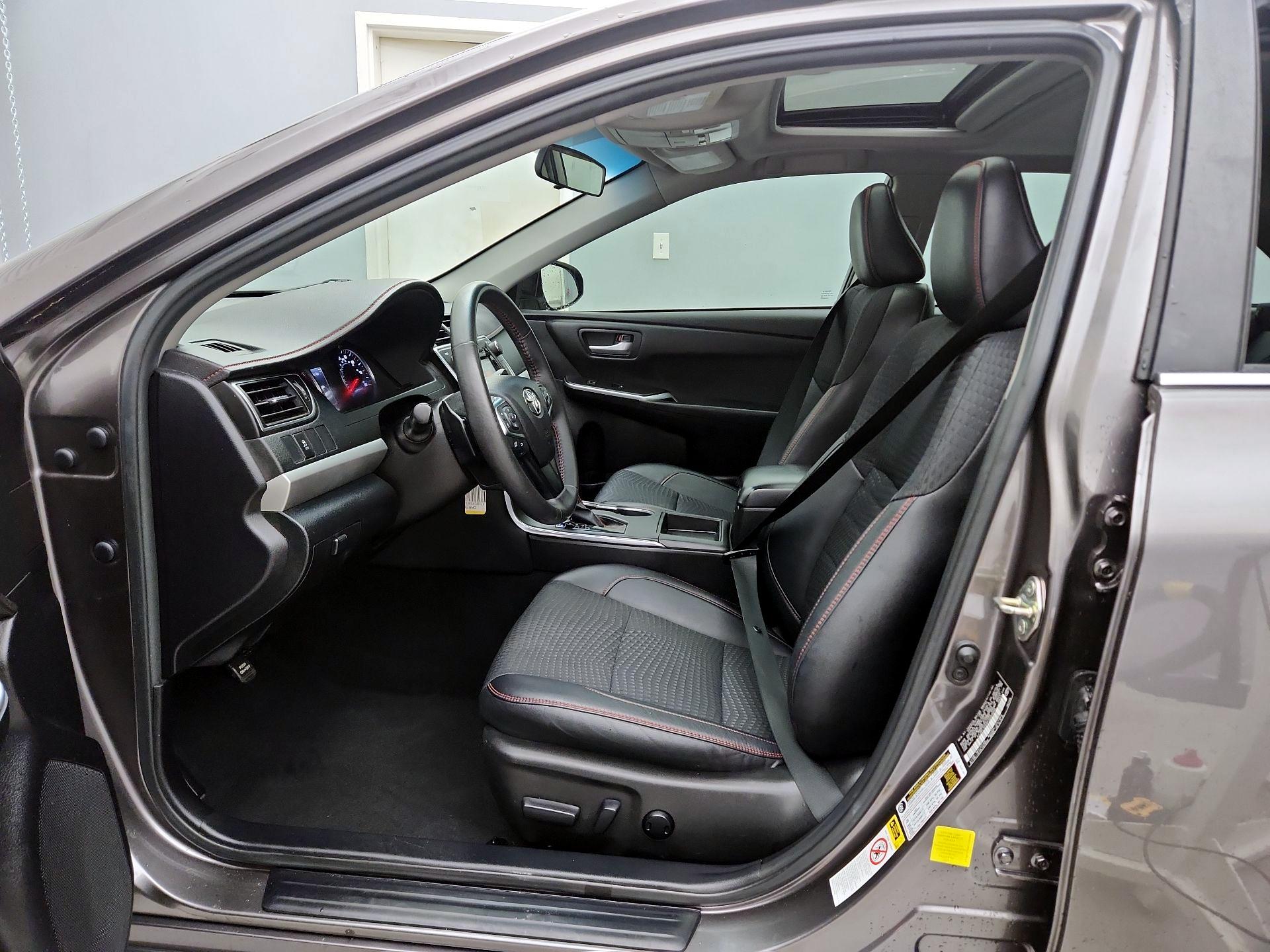 Thumbnail: 2015 Toyota Camry - 11