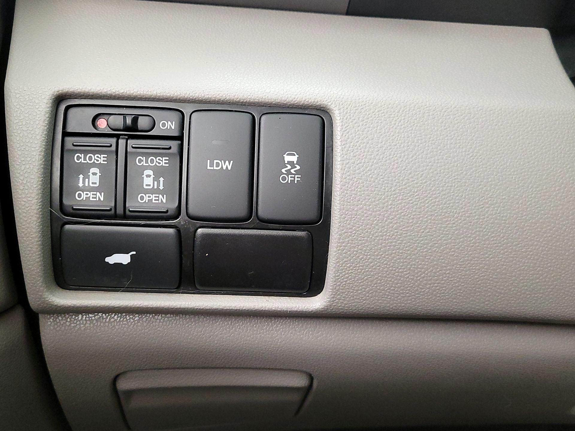 Thumbnail: 2015 Honda Odyssey - 13