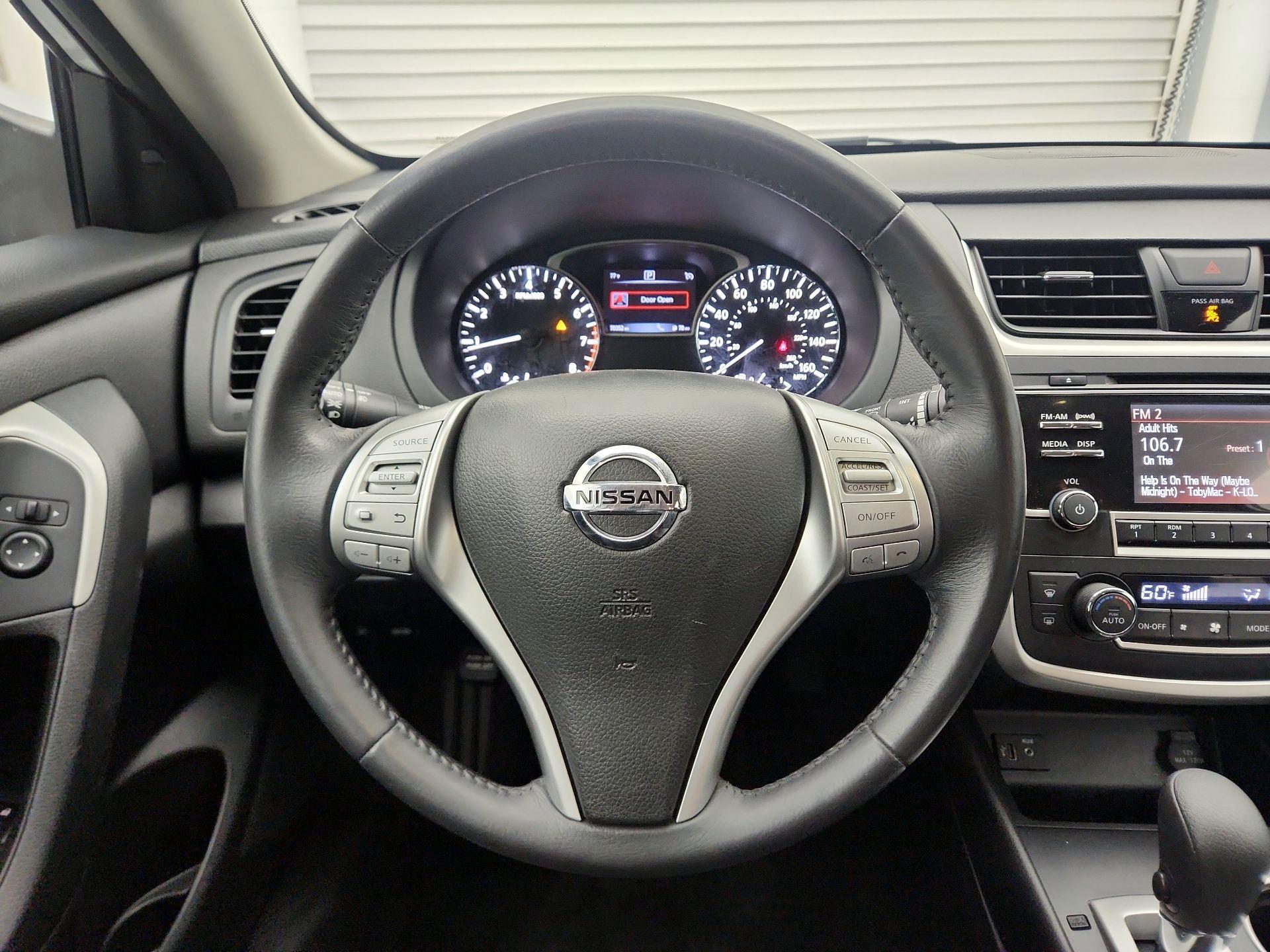 Thumbnail: 2017 Nissan Altima - 10