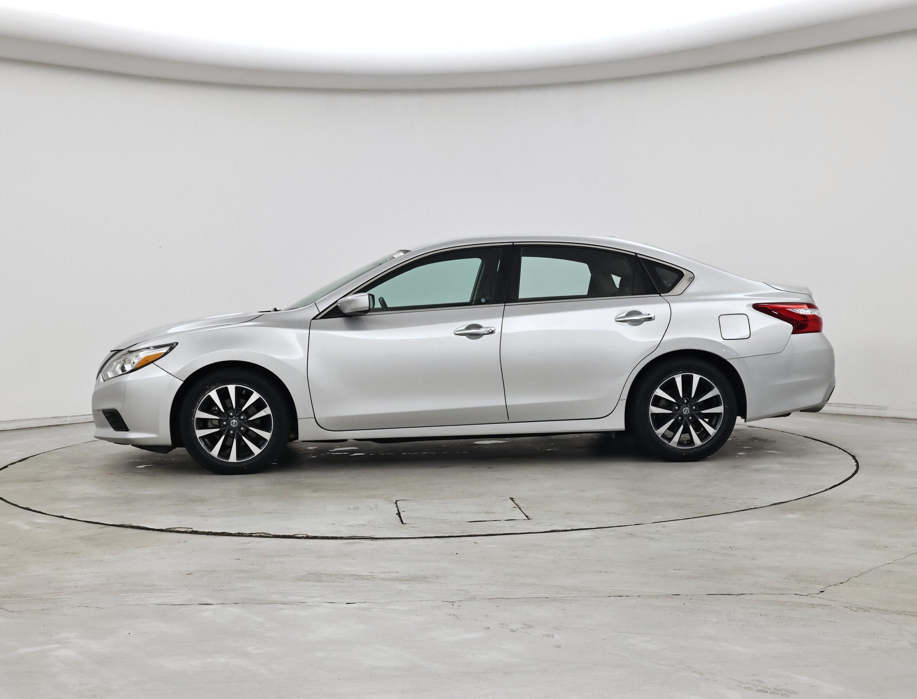 Thumbnail: 2017 Nissan Altima - 3