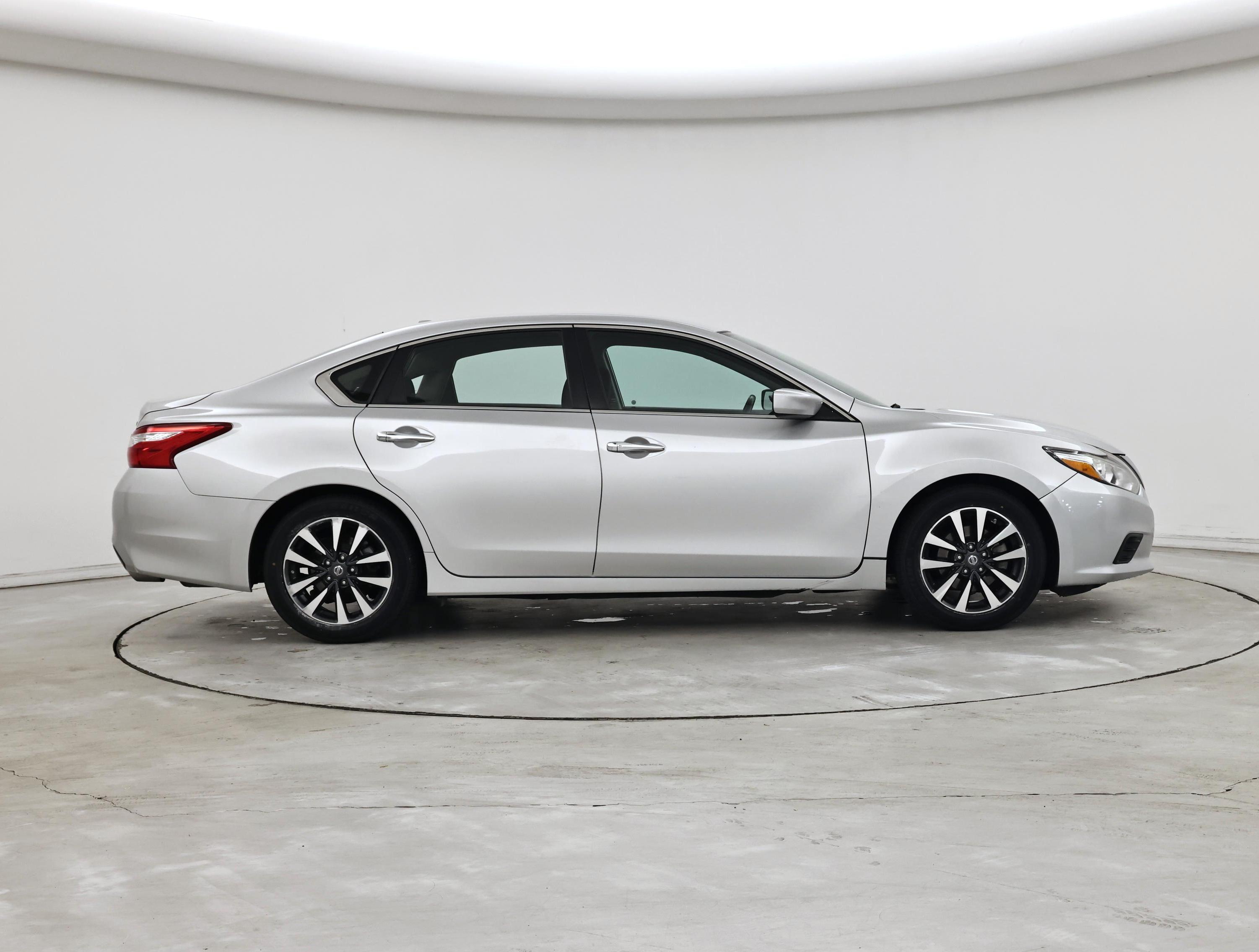 Thumbnail: 2017 Nissan Altima - 7