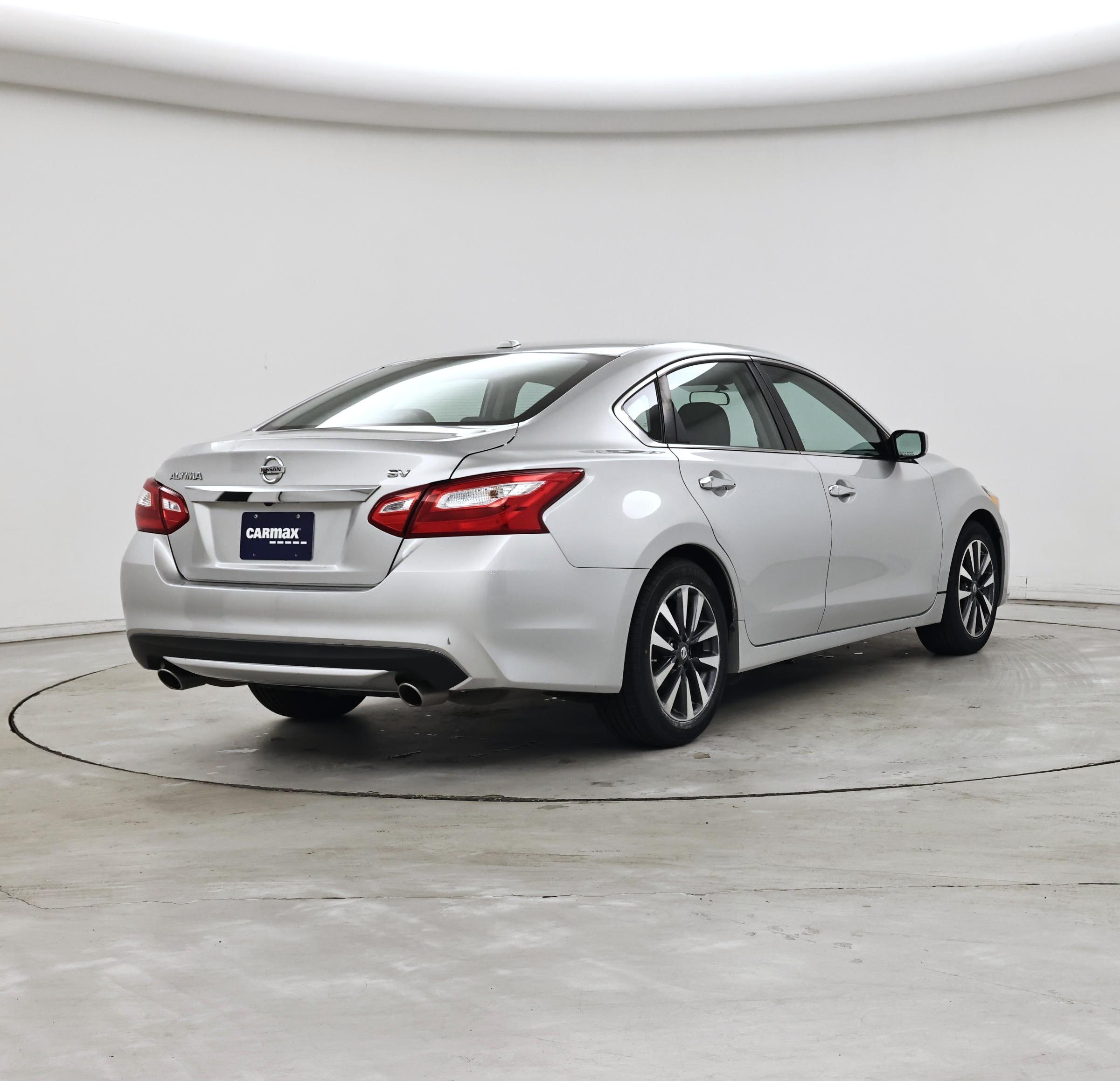 Thumbnail: 2017 Nissan Altima - 8