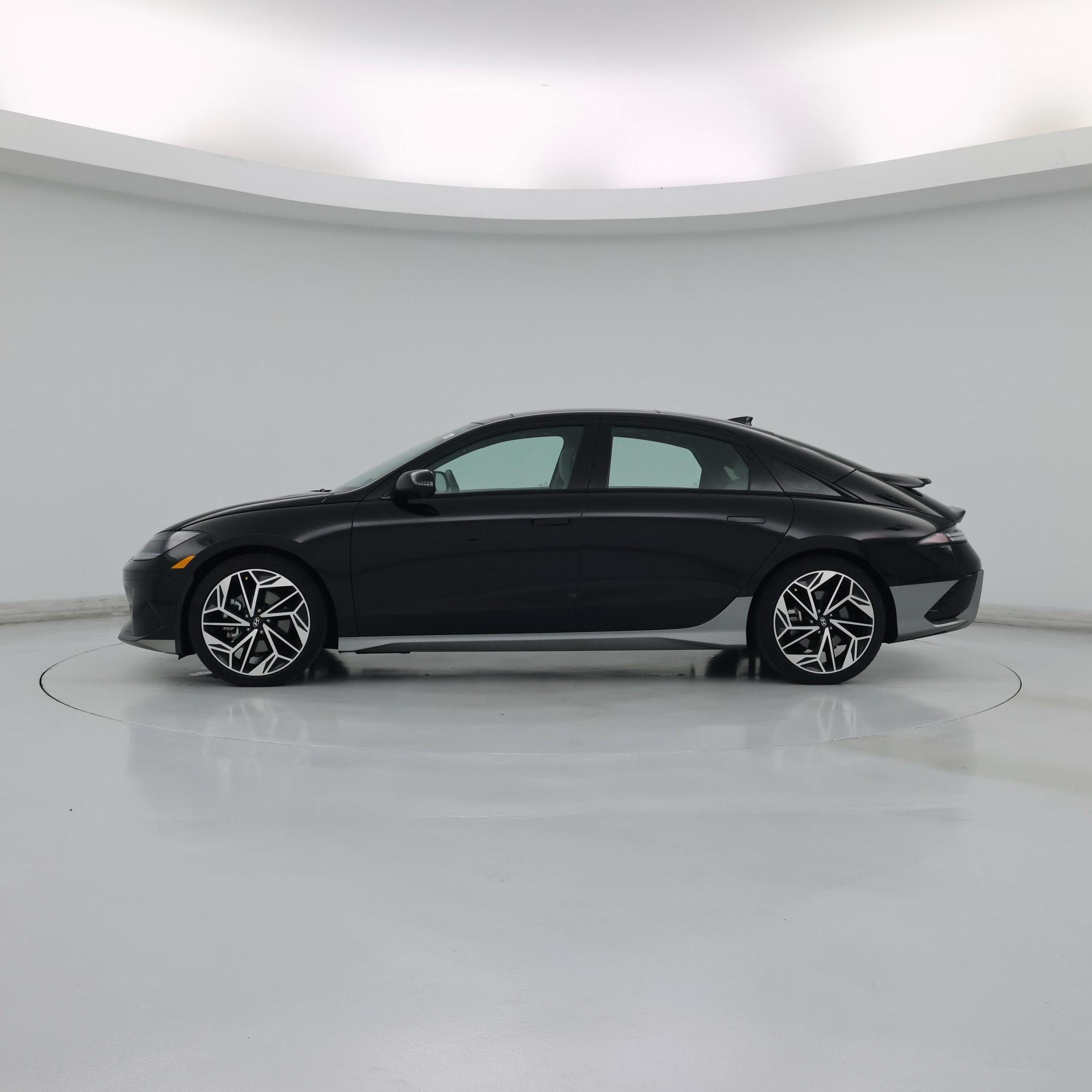 Thumbnail: 2023 Hyundai Ioniq 6 - 3