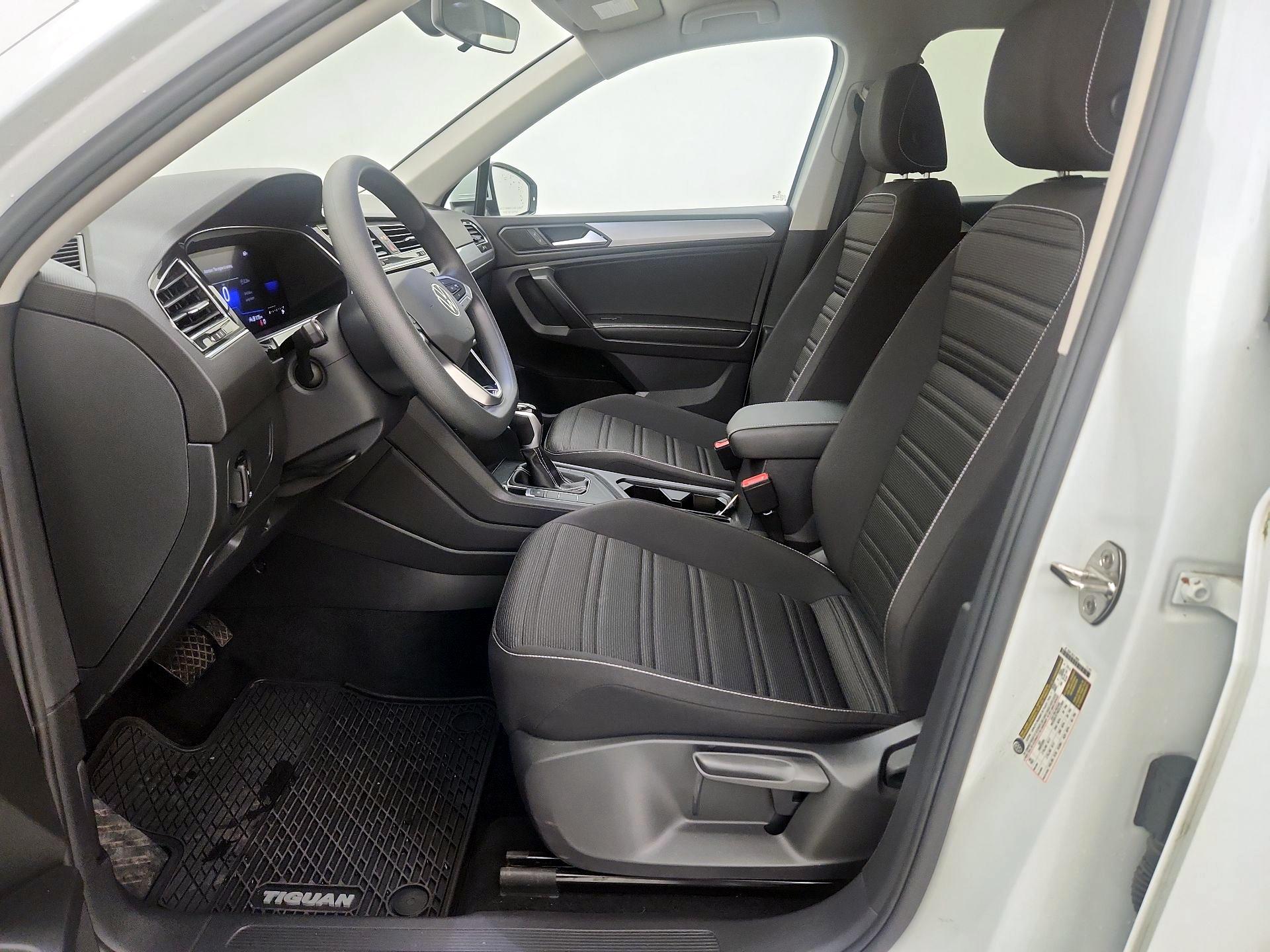 Thumbnail: 2023 Volkswagen Tiguan - 11