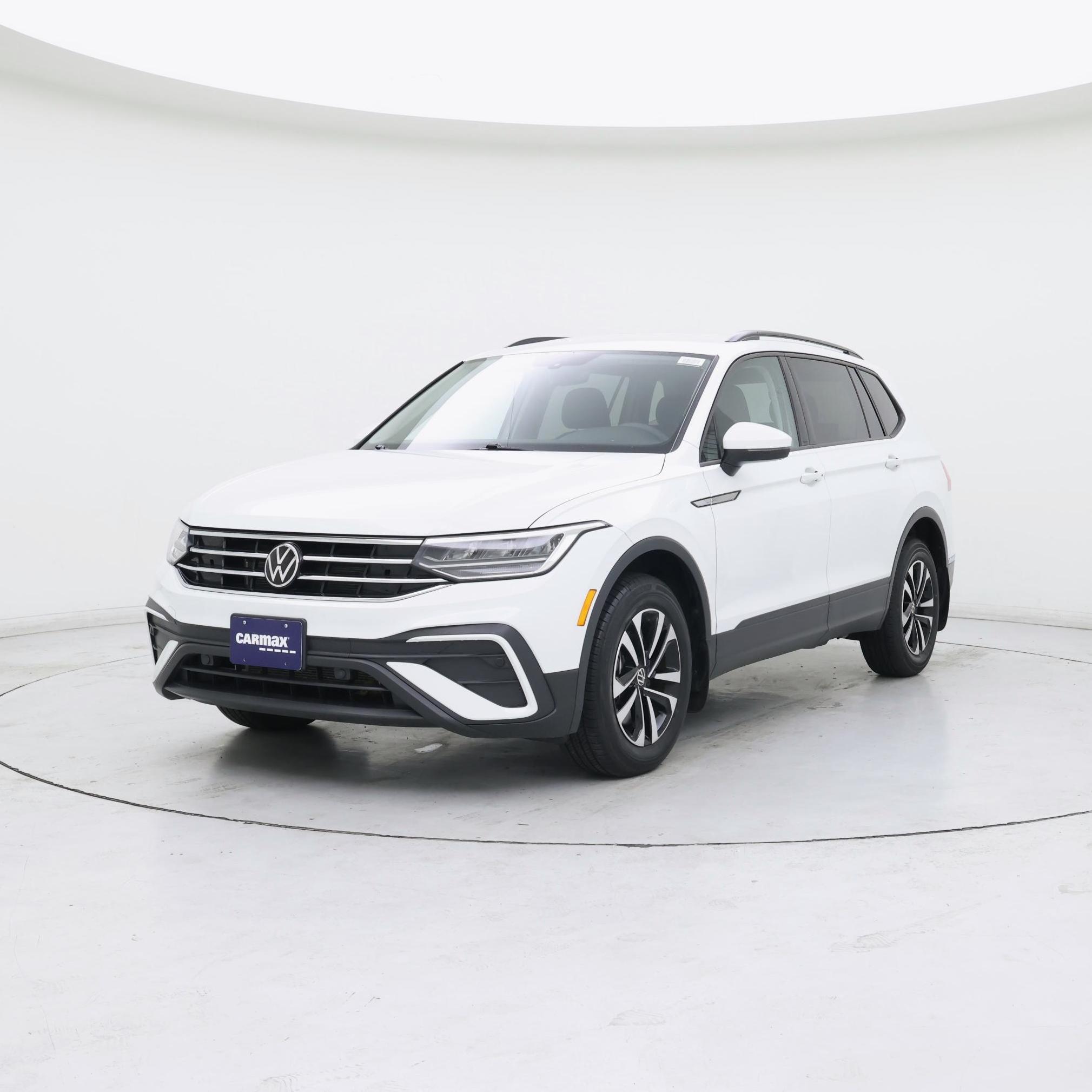 Thumbnail: 2023 Volkswagen Tiguan - 4