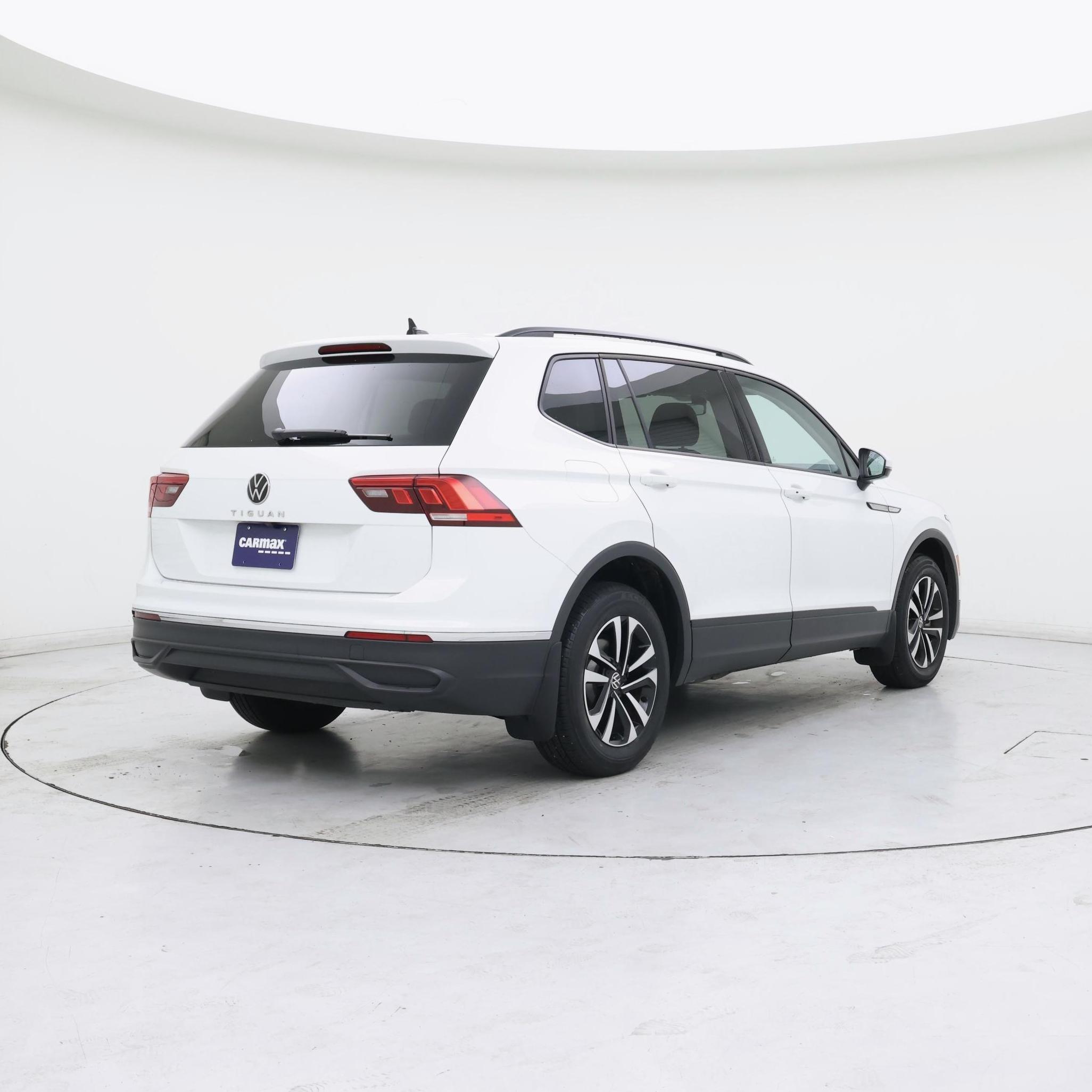 Thumbnail: 2023 Volkswagen Tiguan - 8