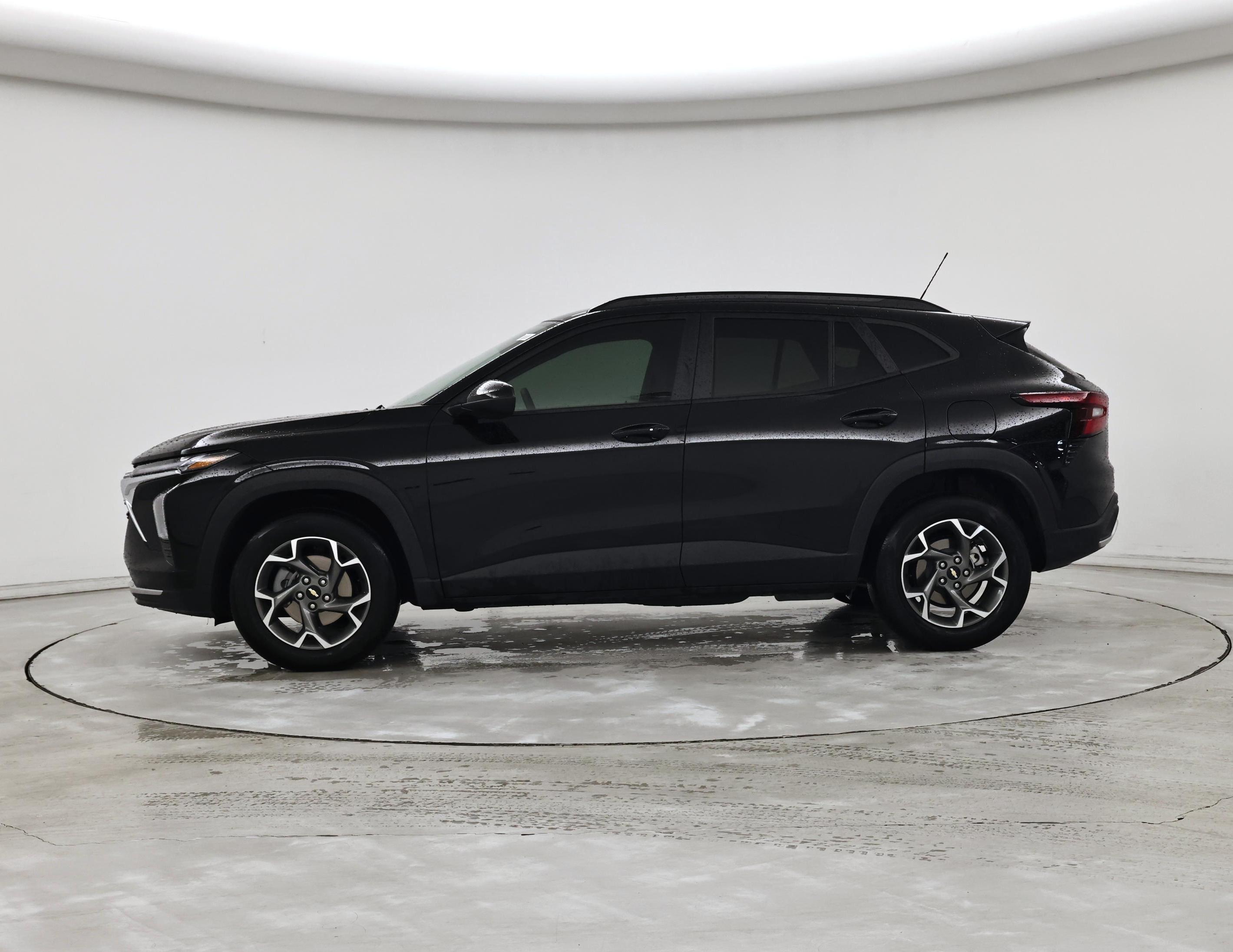 Thumbnail: 2025 Chevrolet Trax - 3