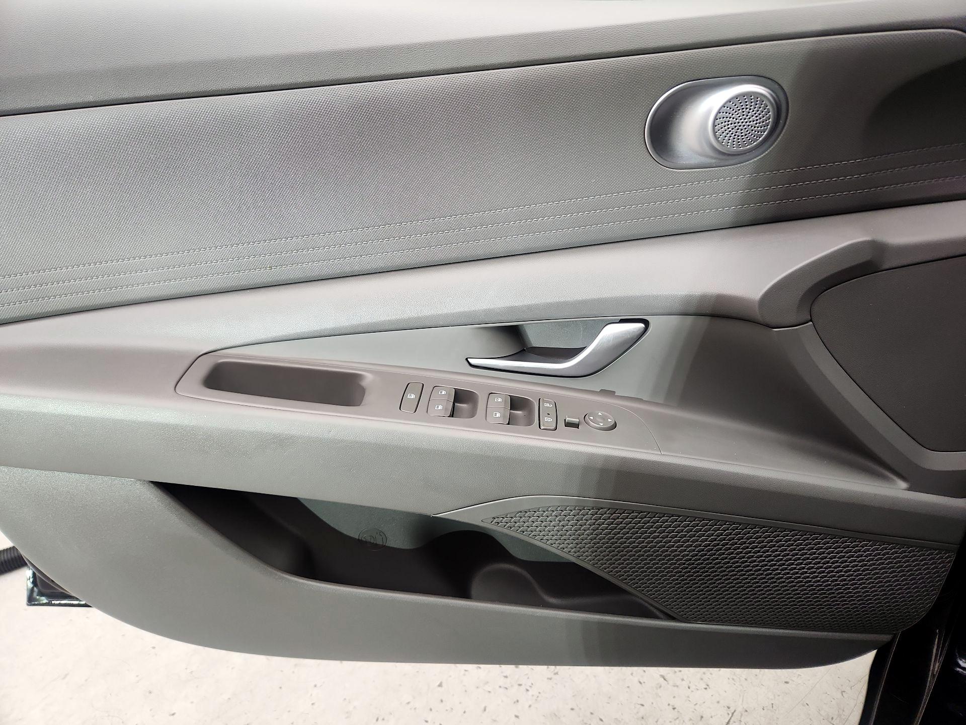 Thumbnail: 2023 Hyundai Elantra - 12