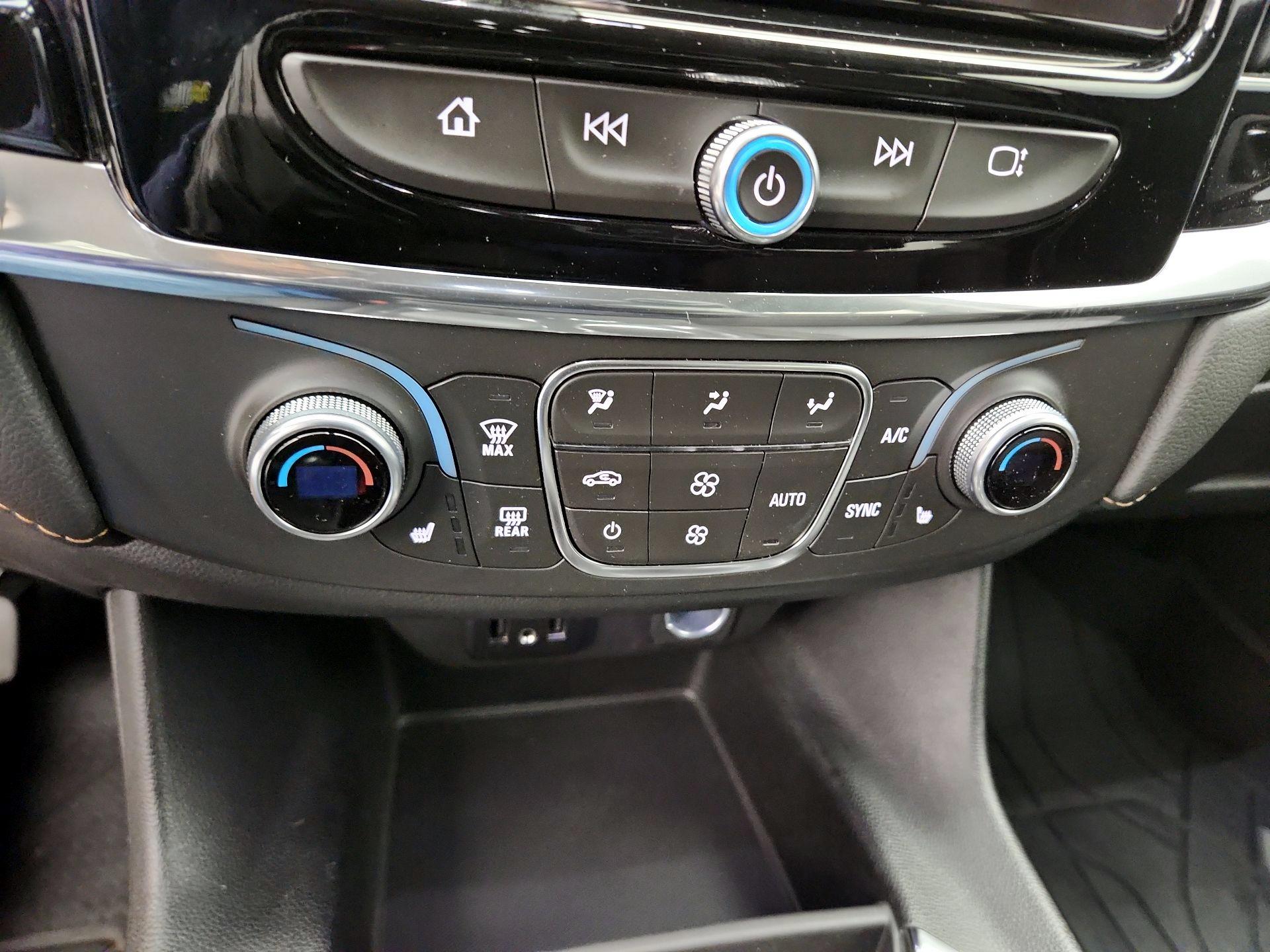 Thumbnail: 2021 Chevrolet Traverse - 16