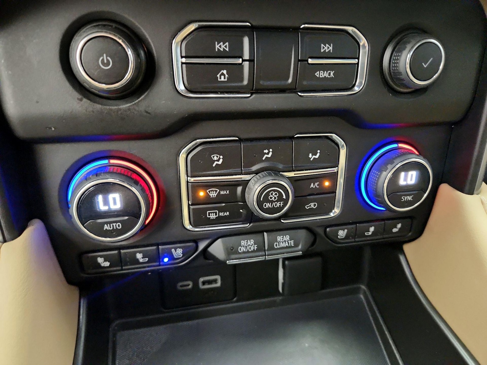2023 Chevrolet Suburban Premier - Photo 18