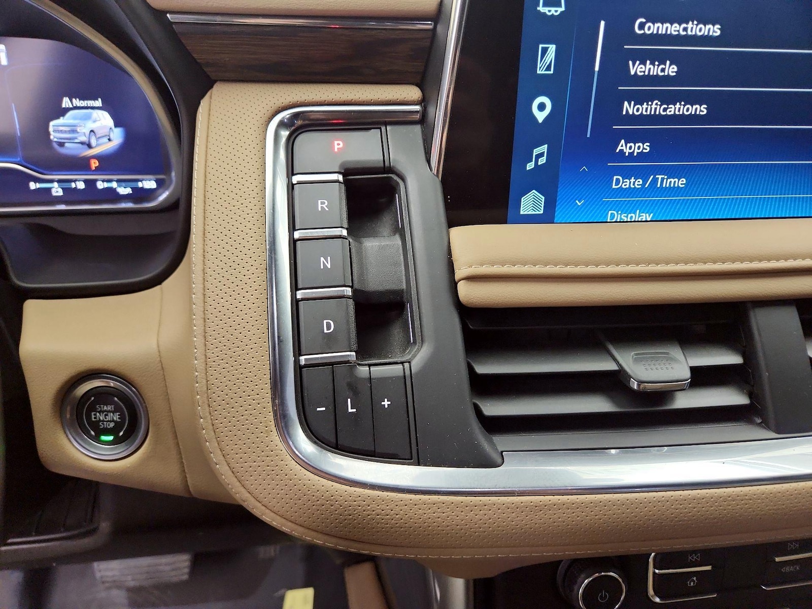 2023 Chevrolet Suburban Premier - Photo 19