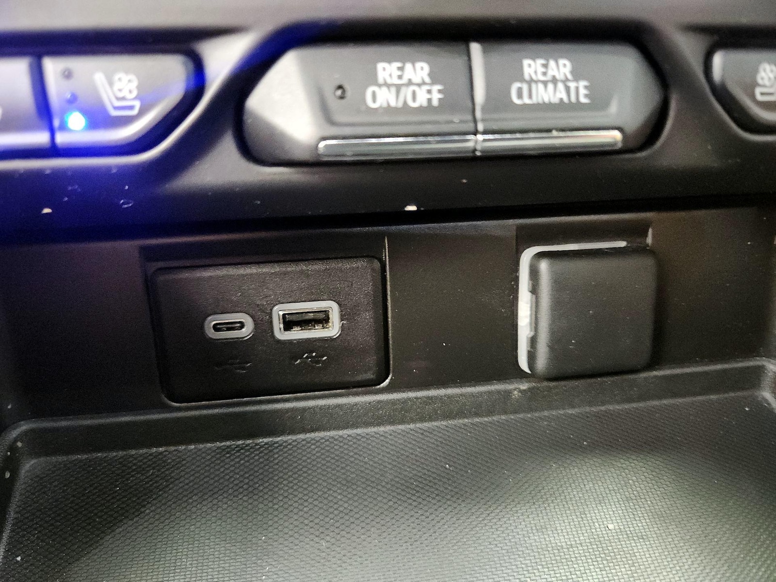 2023 Chevrolet Suburban Premier - Photo 20