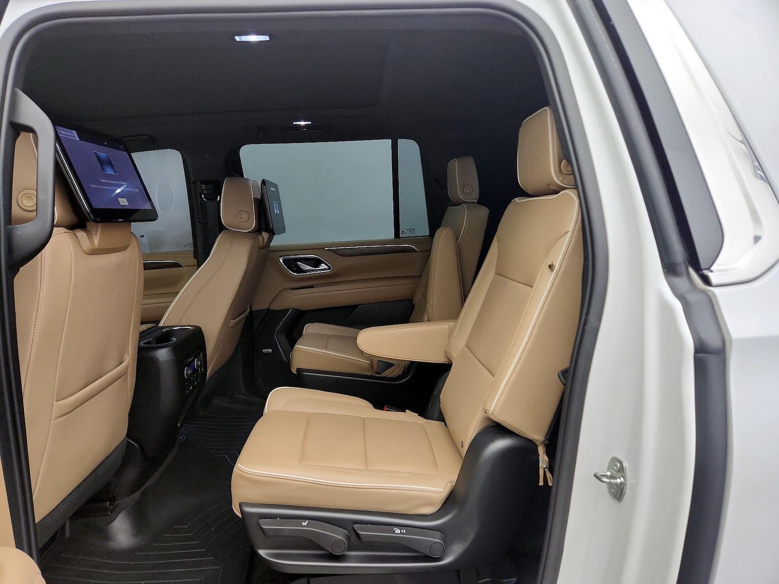 2023 Chevrolet Suburban Premier - Photo 22