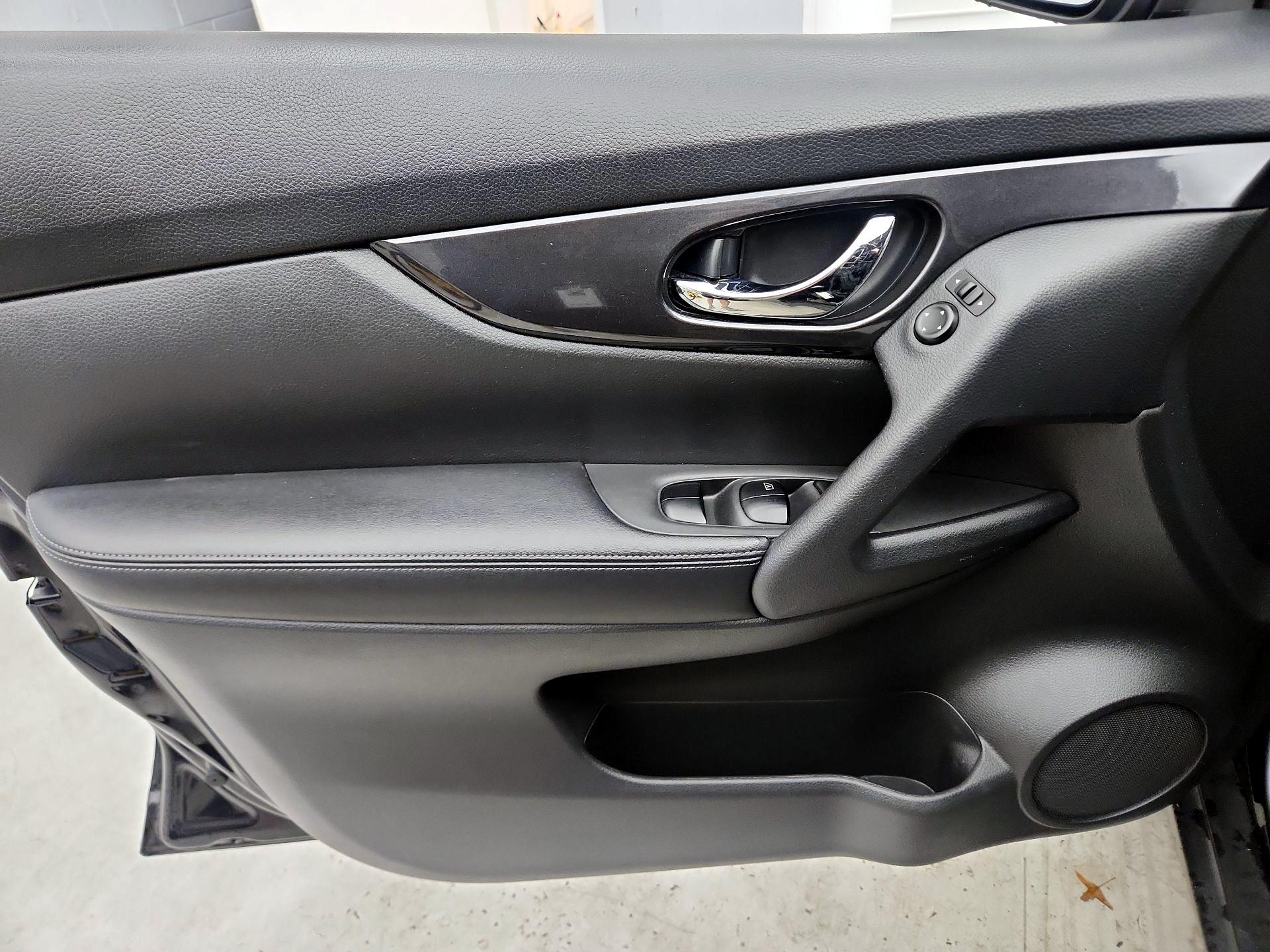 Thumbnail: 2018 Nissan Rogue - 12