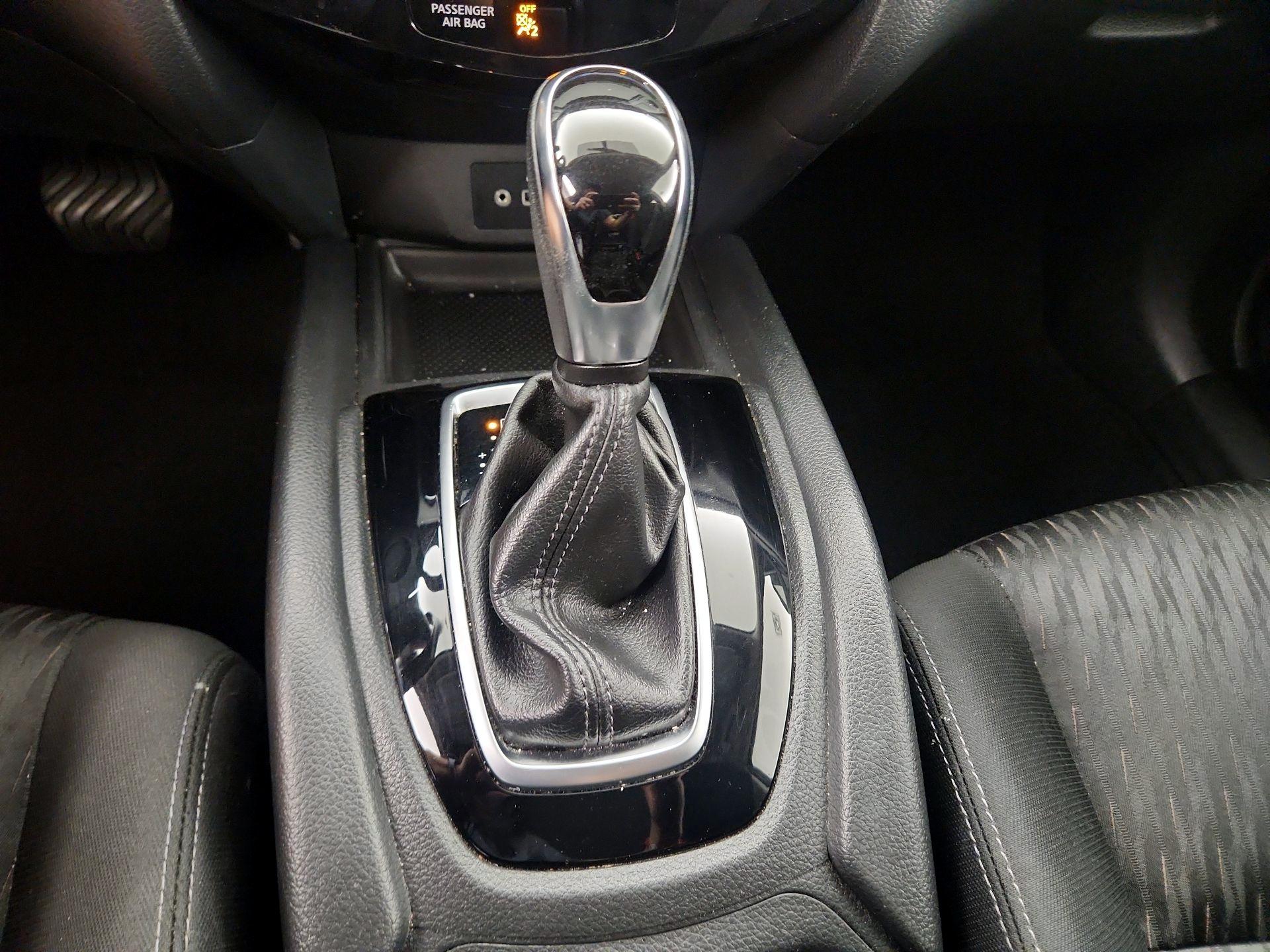 Thumbnail: 2018 Nissan Rogue - 17