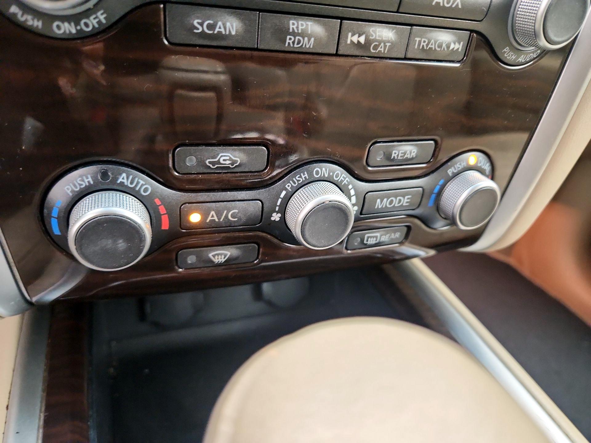 Thumbnail: 2014 Nissan Pathfinder - 16