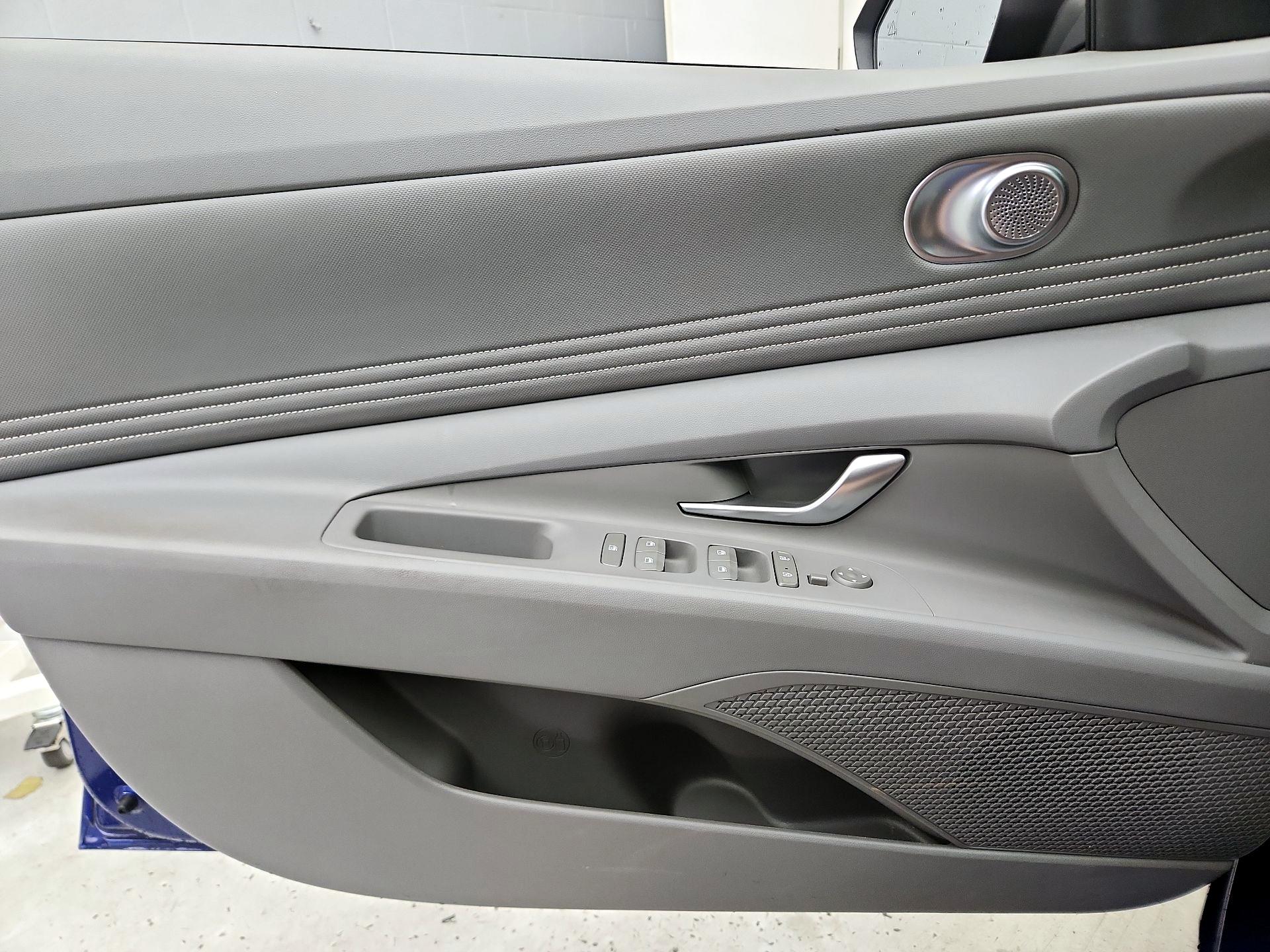 Thumbnail: 2023 Hyundai Elantra - 12