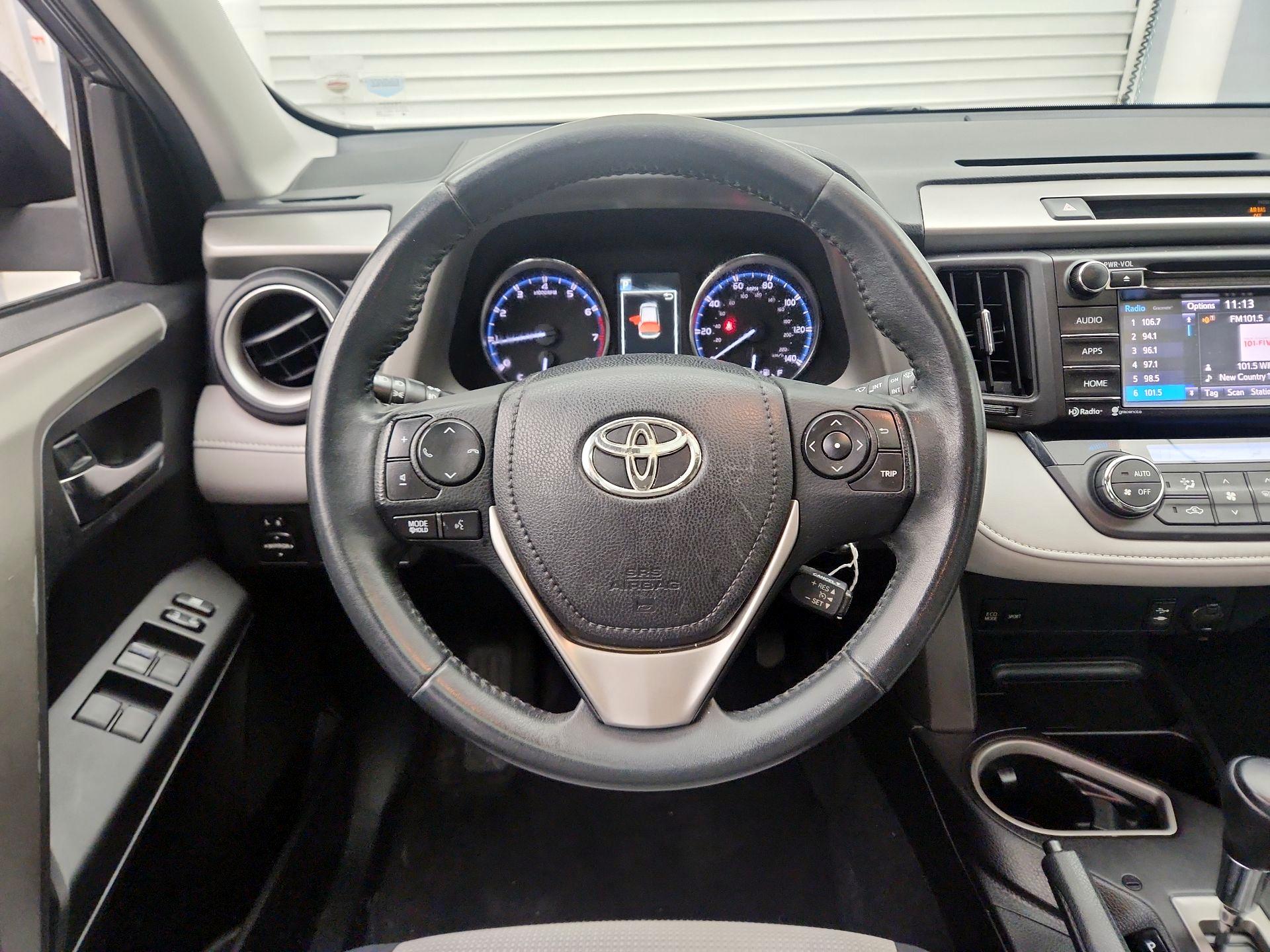 Thumbnail: 2016 Toyota RAV4 - 10