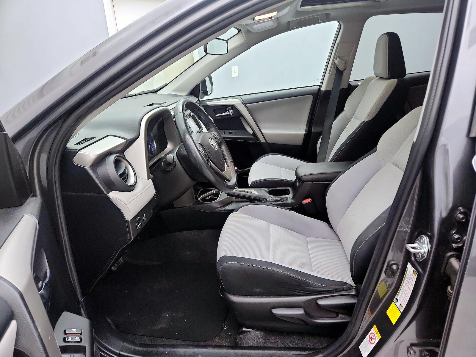 2016 Toyota RAV4 XLE - Photo 12