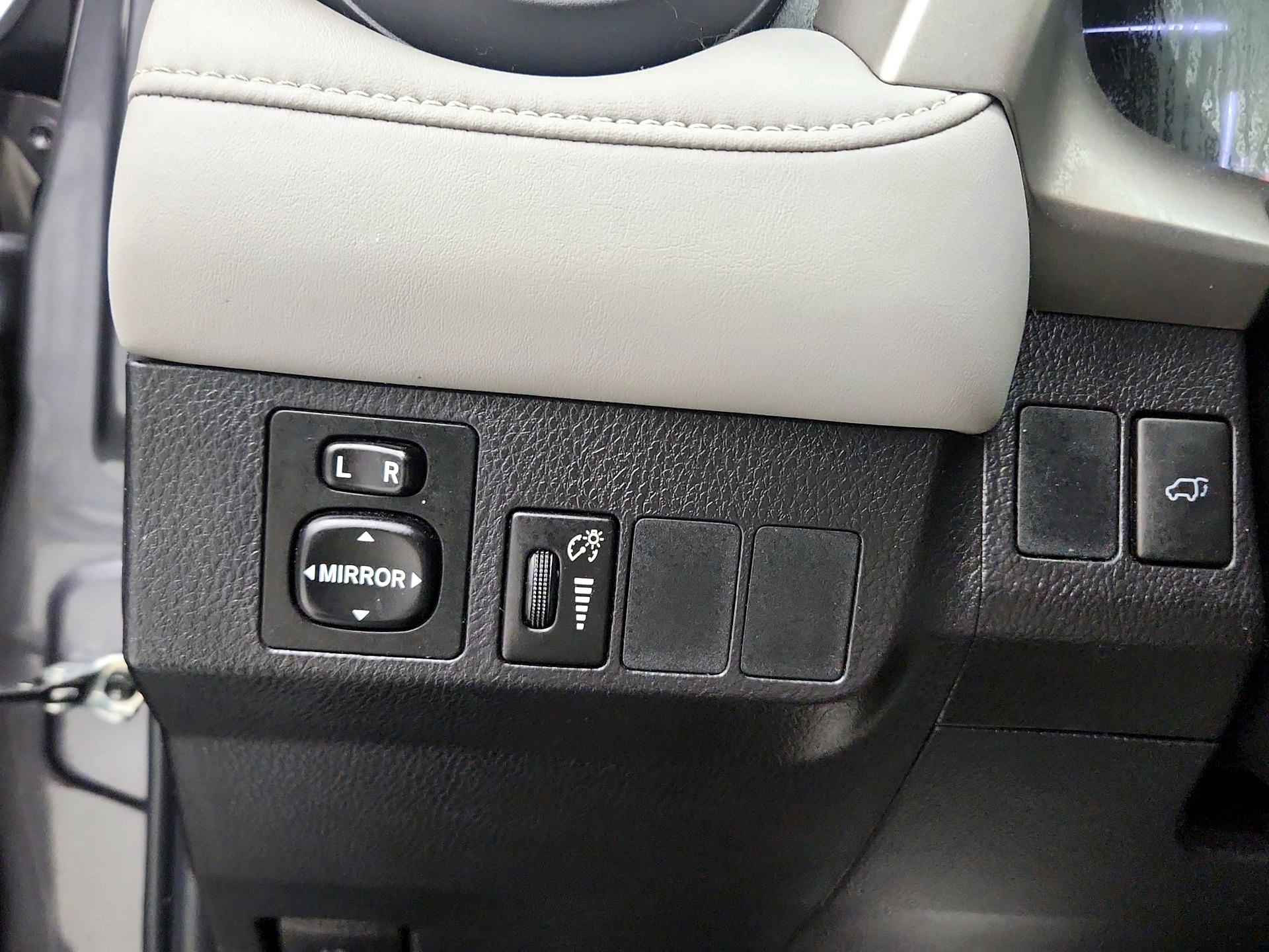 Thumbnail: 2016 Toyota RAV4 - 13