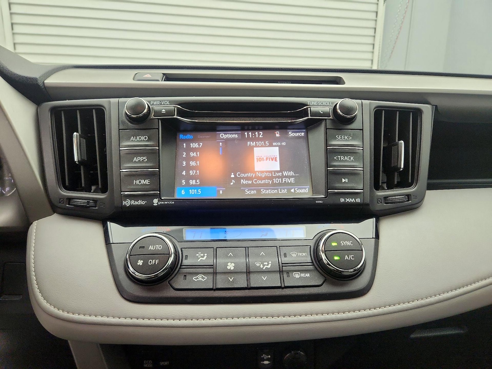 2016 Toyota RAV4 XLE - Photo 16
