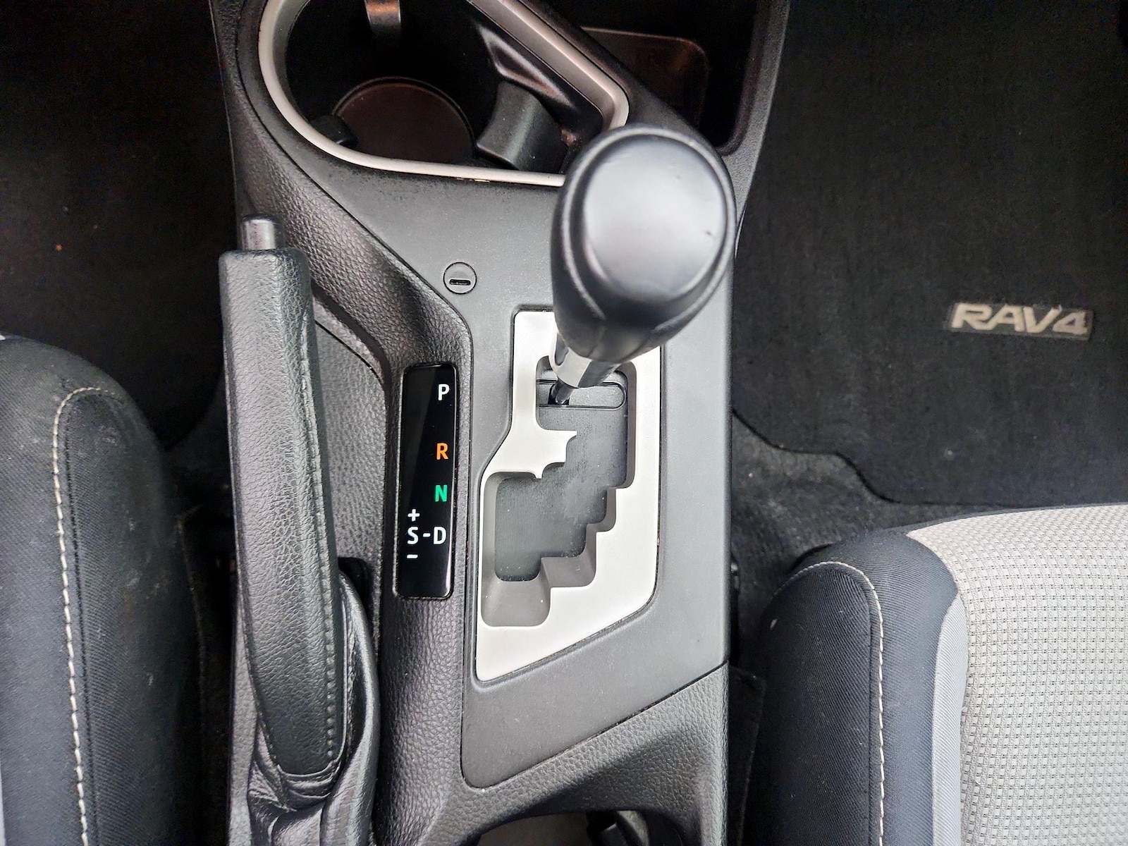 2016 Toyota RAV4 XLE - Photo 18