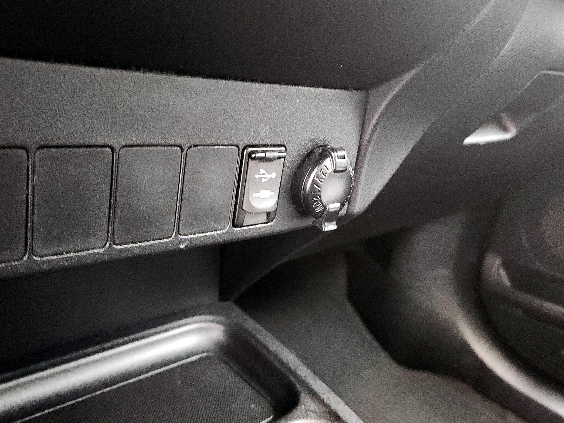 Thumbnail: 2016 Toyota RAV4 - 18