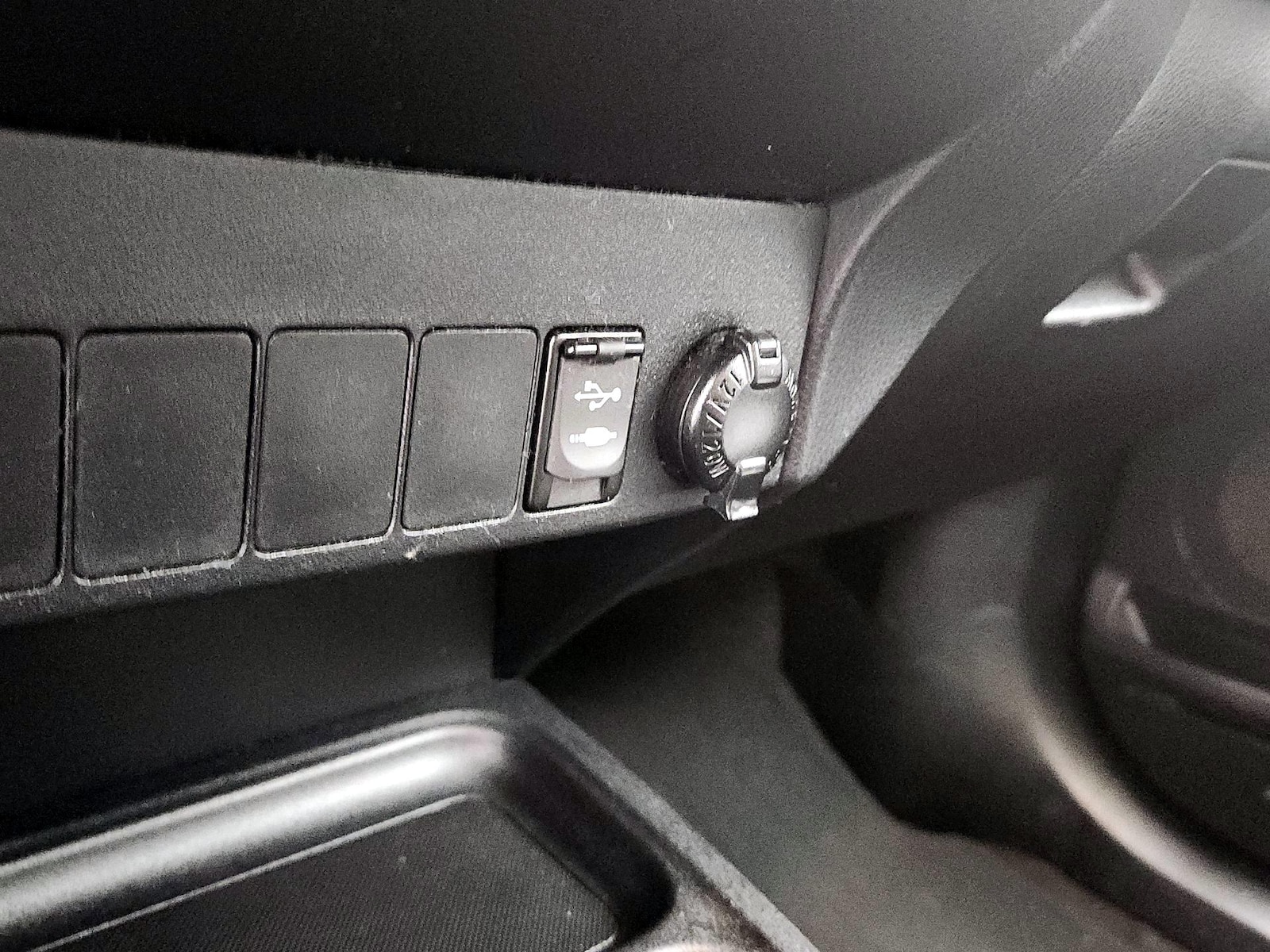 2016 Toyota RAV4 XLE - Photo 19