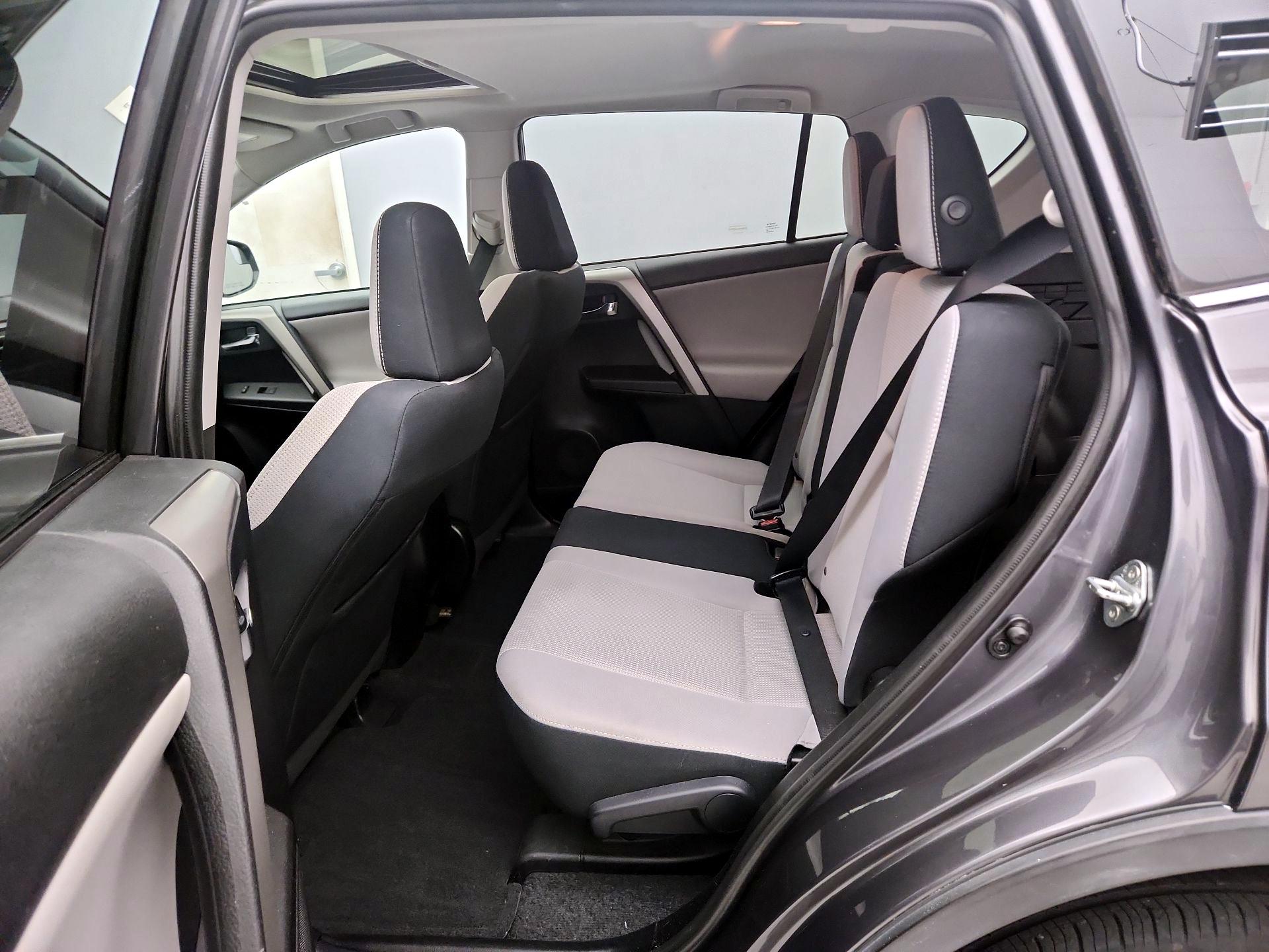 Thumbnail: 2016 Toyota RAV4 - 20