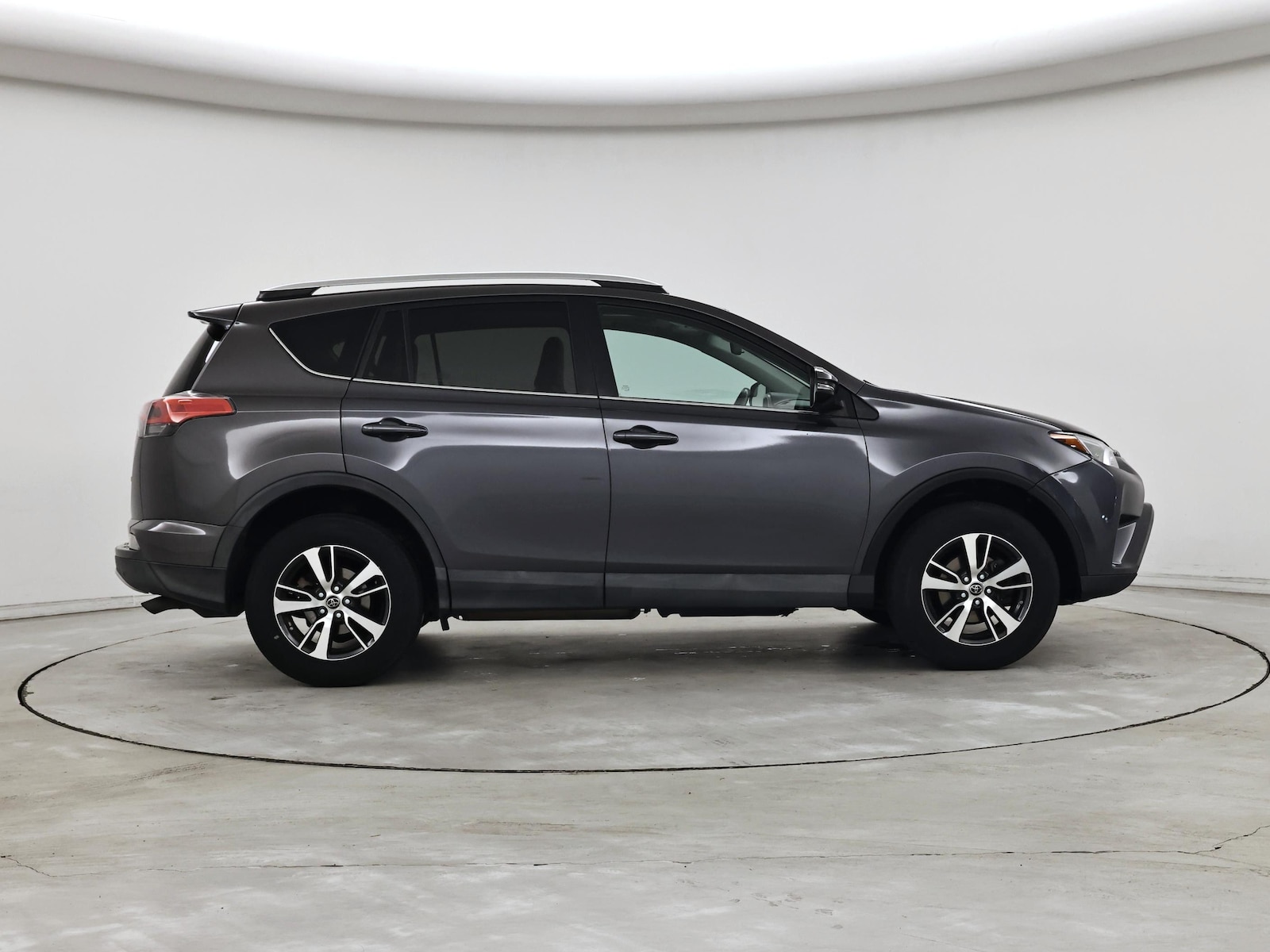 2016 Toyota RAV4 XLE - Photo 8