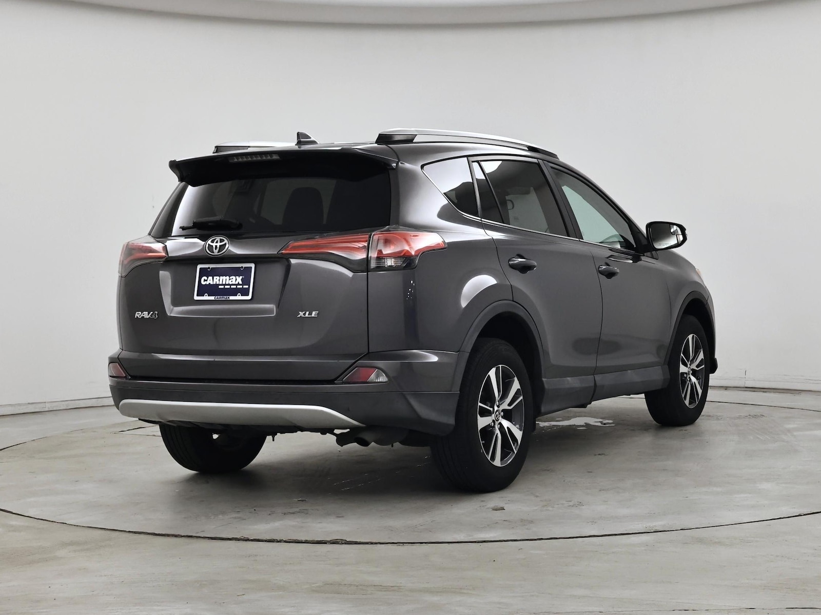 2016 Toyota RAV4 XLE - Photo 9