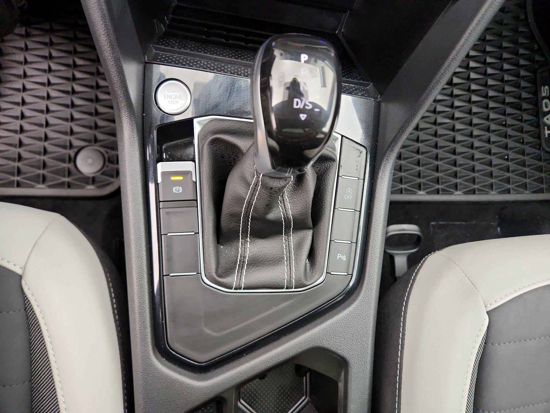 Thumbnail: 2025 Volkswagen Taos - 17