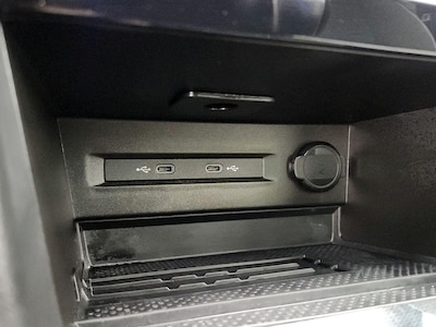 USB/AUX Ports