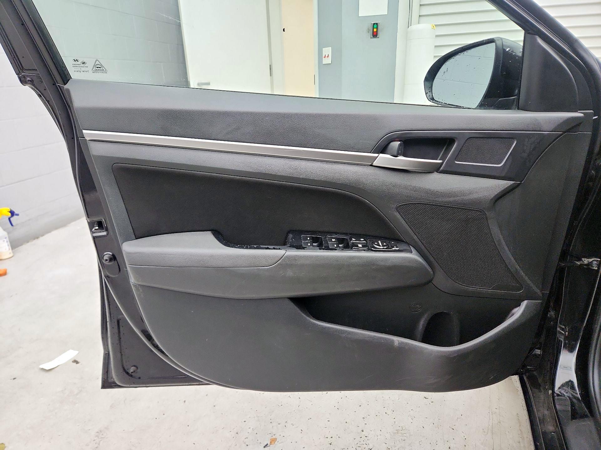 Thumbnail: 2020 Hyundai Elantra - 12