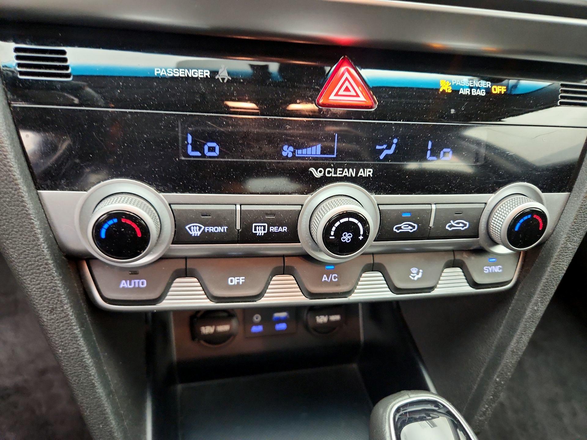 Thumbnail: 2020 Hyundai Elantra - 16