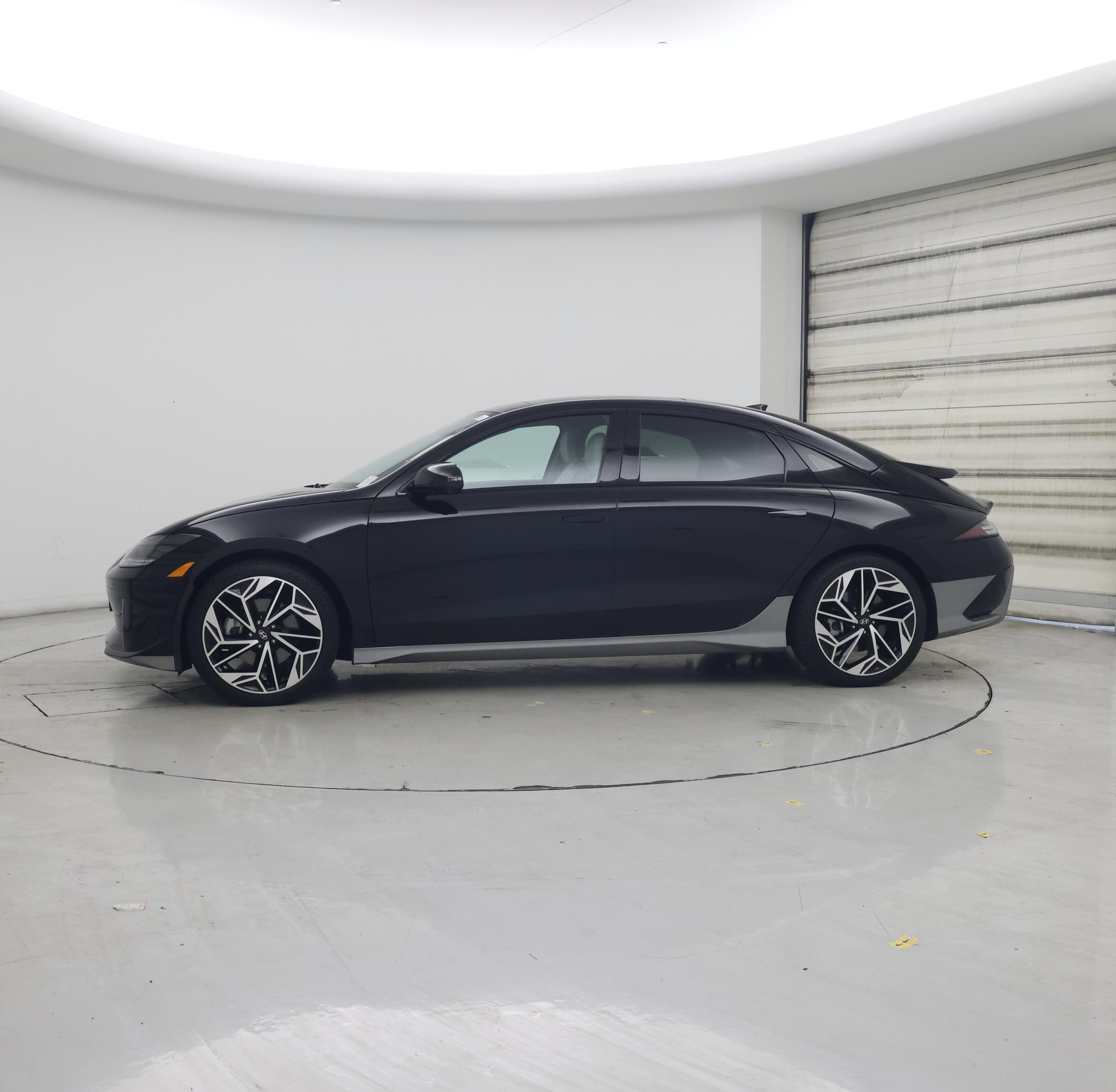 Thumbnail: 2023 Hyundai Ioniq 6 - 3