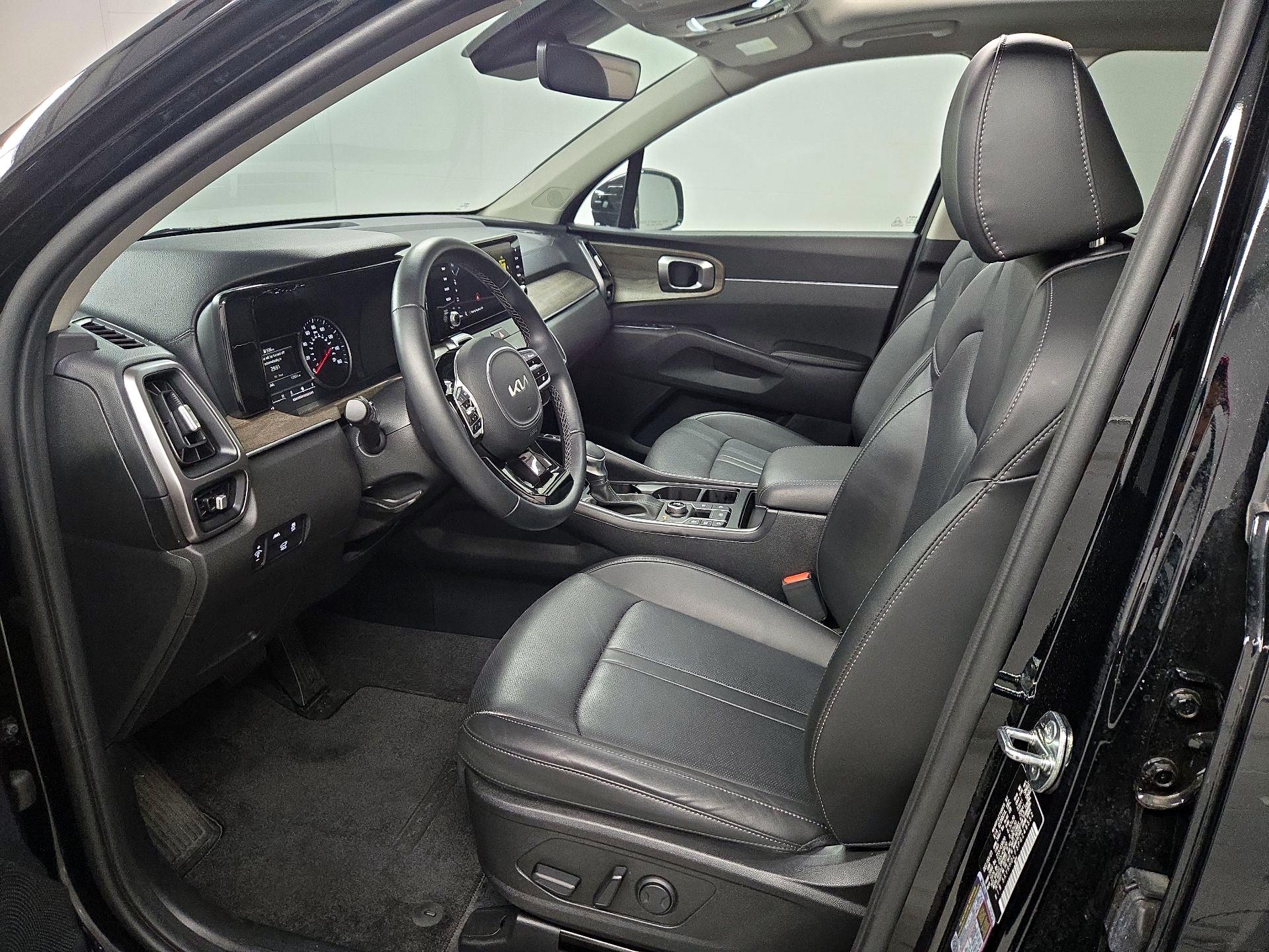 Thumbnail: 2023 Kia Sorento - 11