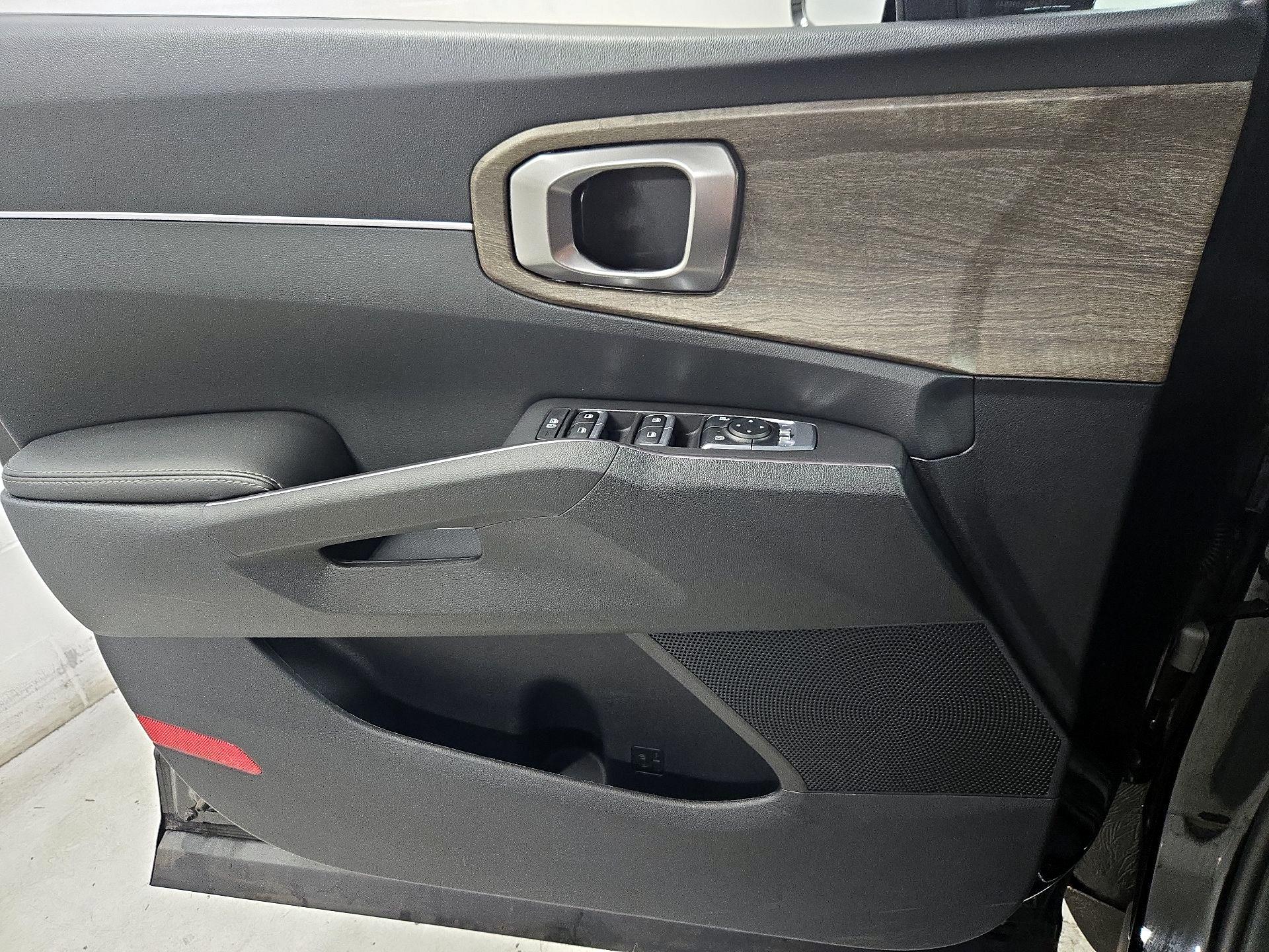 Thumbnail: 2023 Kia Sorento - 12