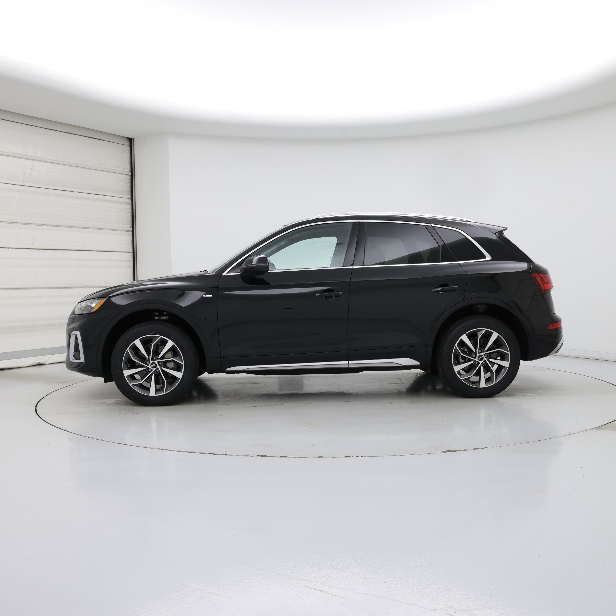 Thumbnail: 2023 Audi Q5 - 3