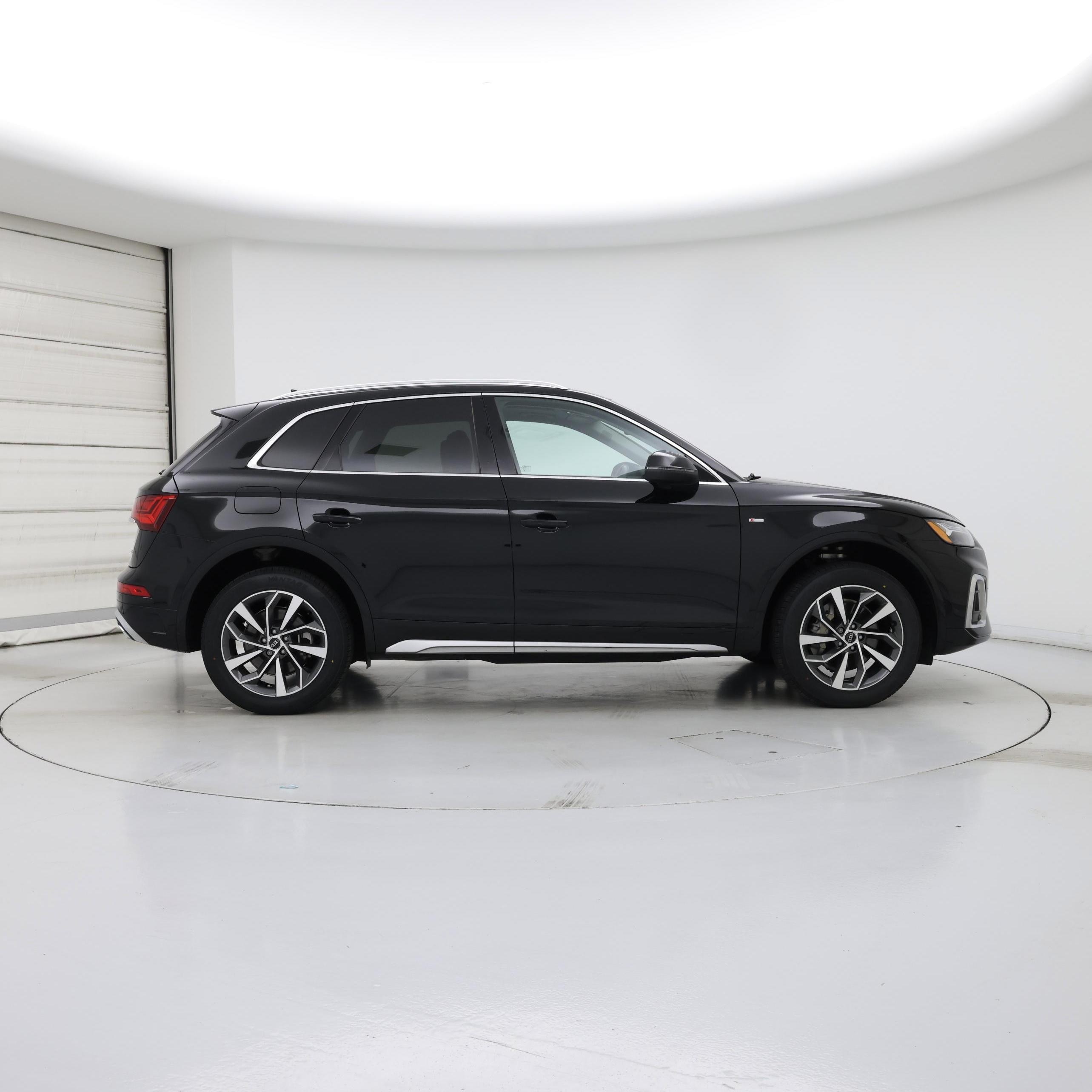 Thumbnail: 2023 Audi Q5 - 7
