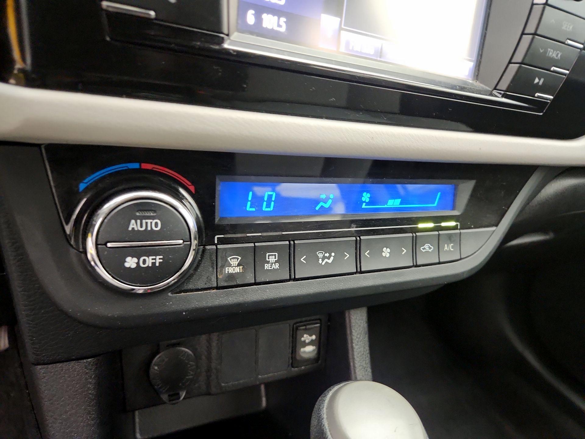 Thumbnail: 2016 Toyota Corolla - 16