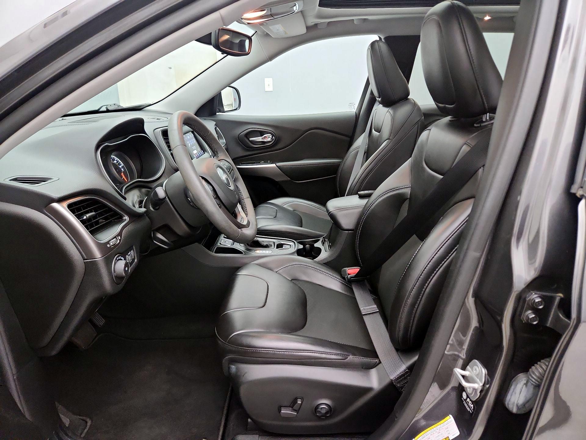 Thumbnail: 2021 Jeep Cherokee - 11