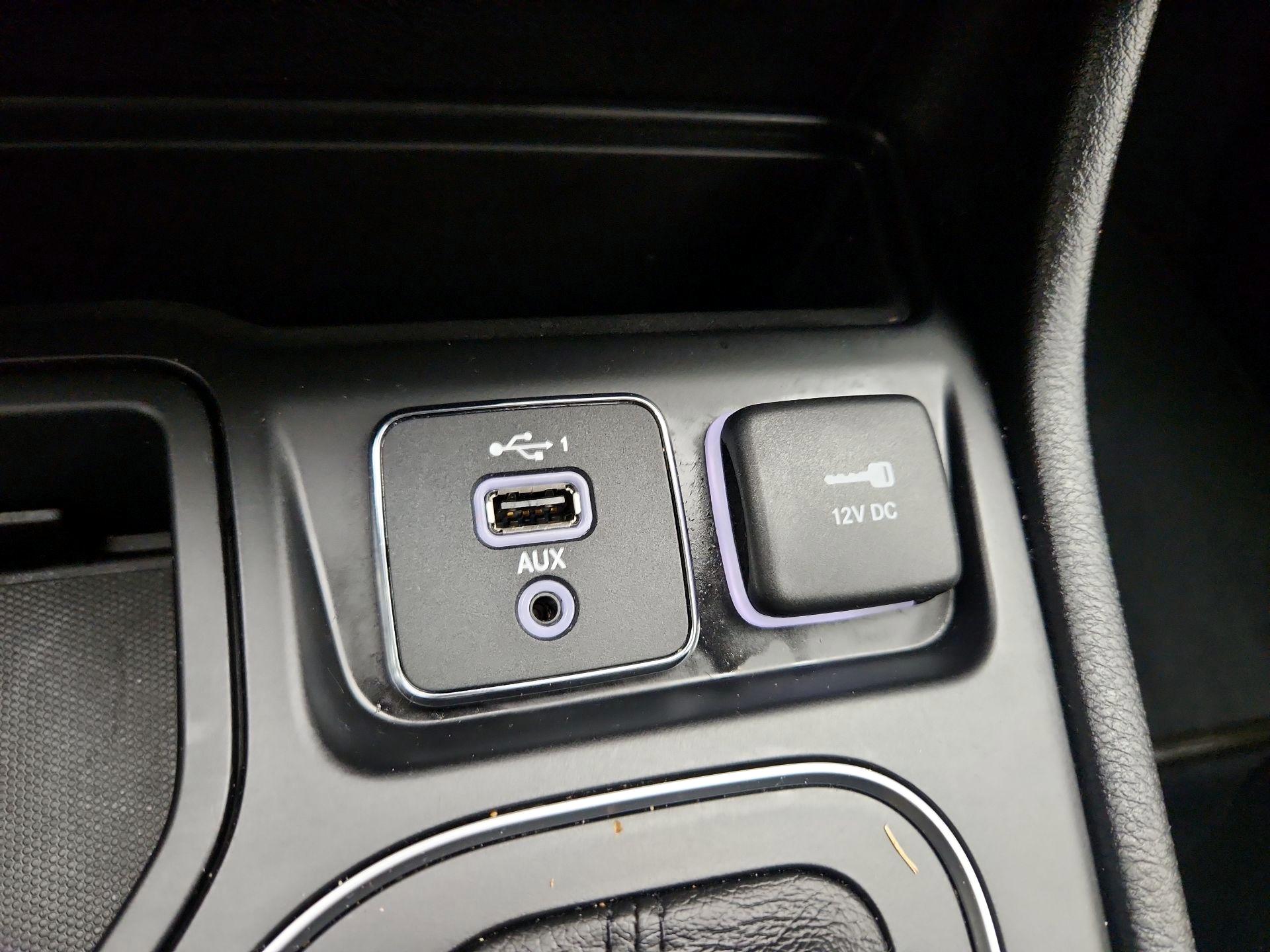 Thumbnail: 2021 Jeep Cherokee - 18