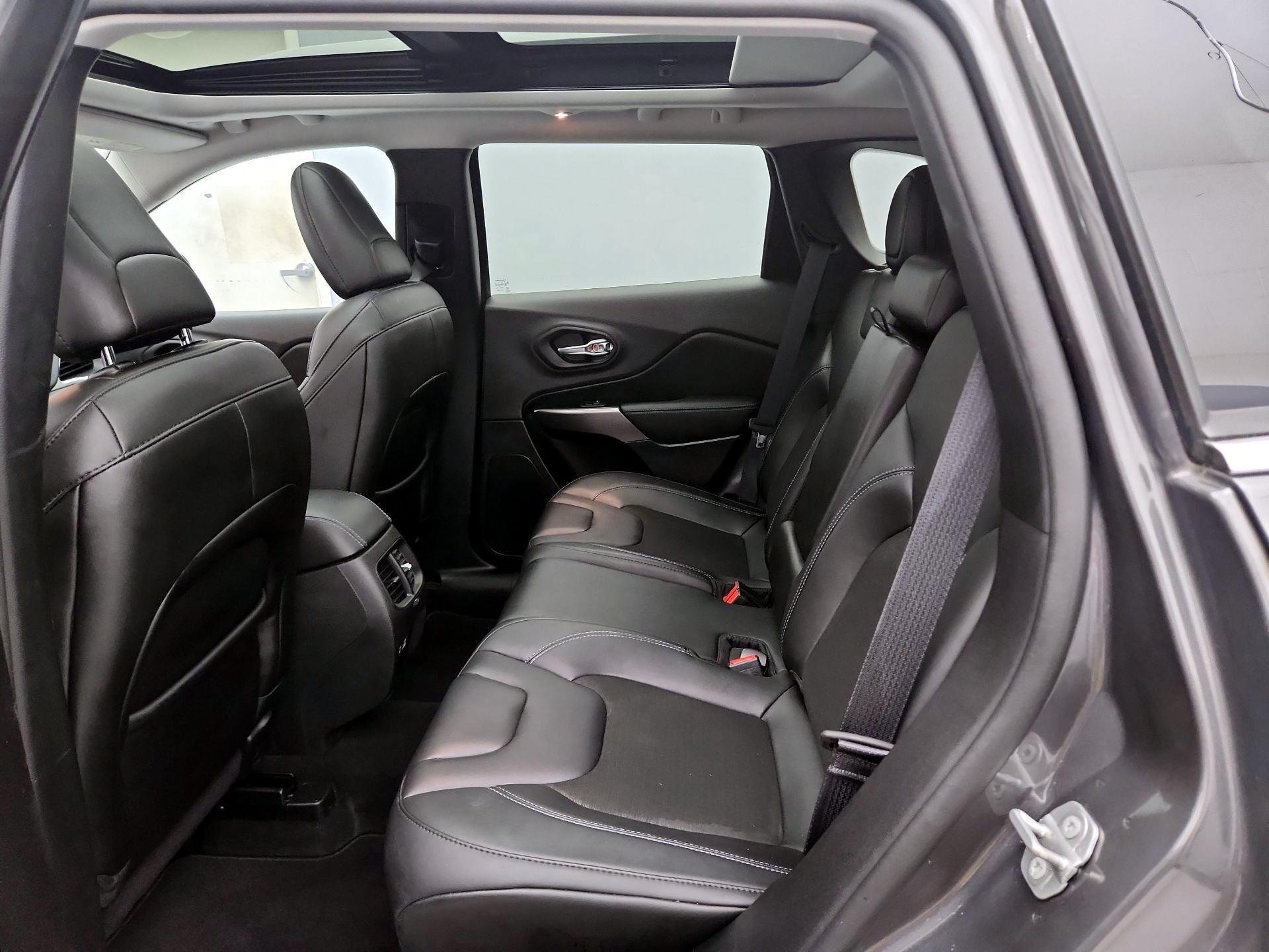 Thumbnail: 2021 Jeep Cherokee - 20
