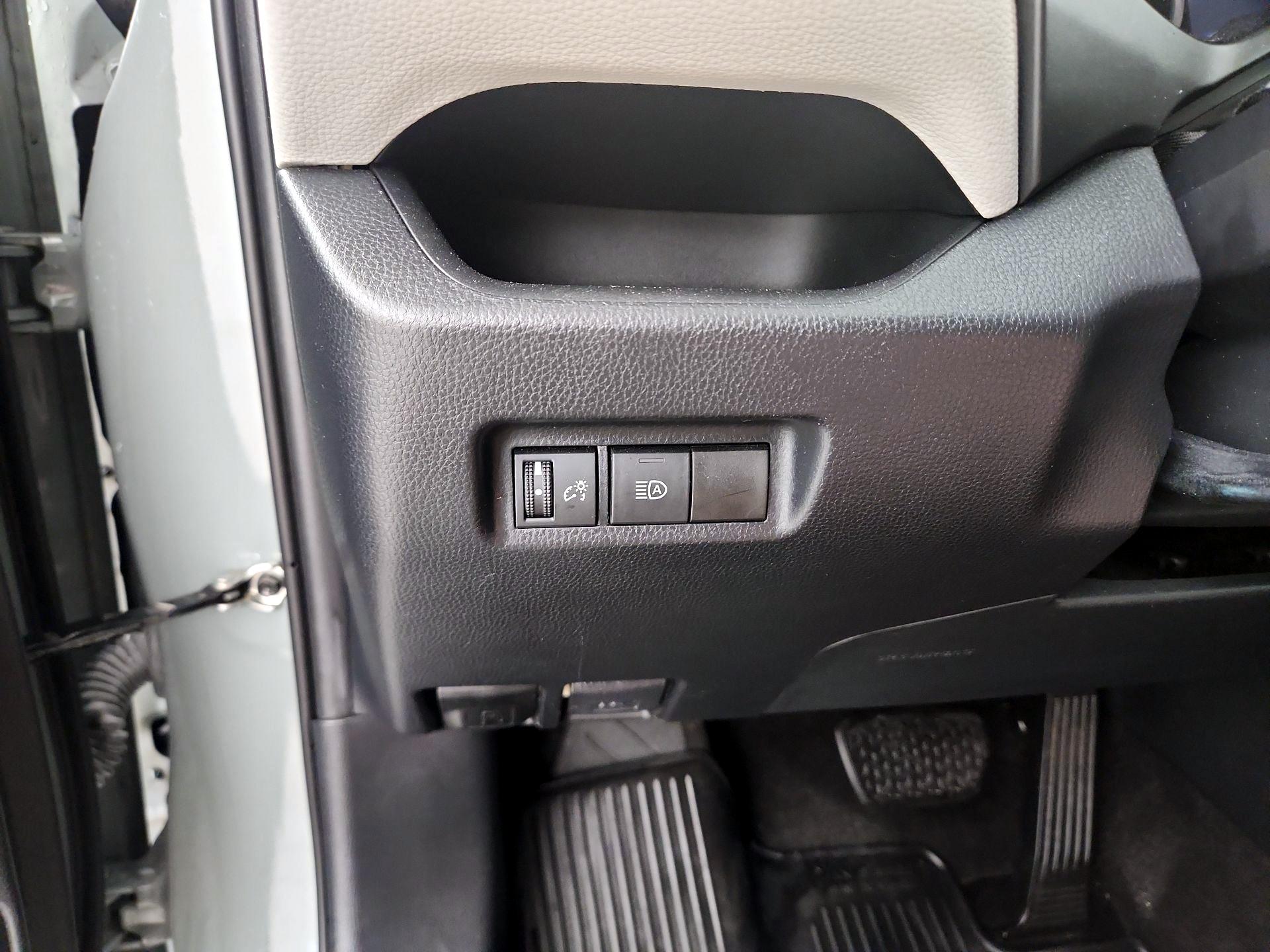 Thumbnail: 2019 Toyota RAV4 - 13