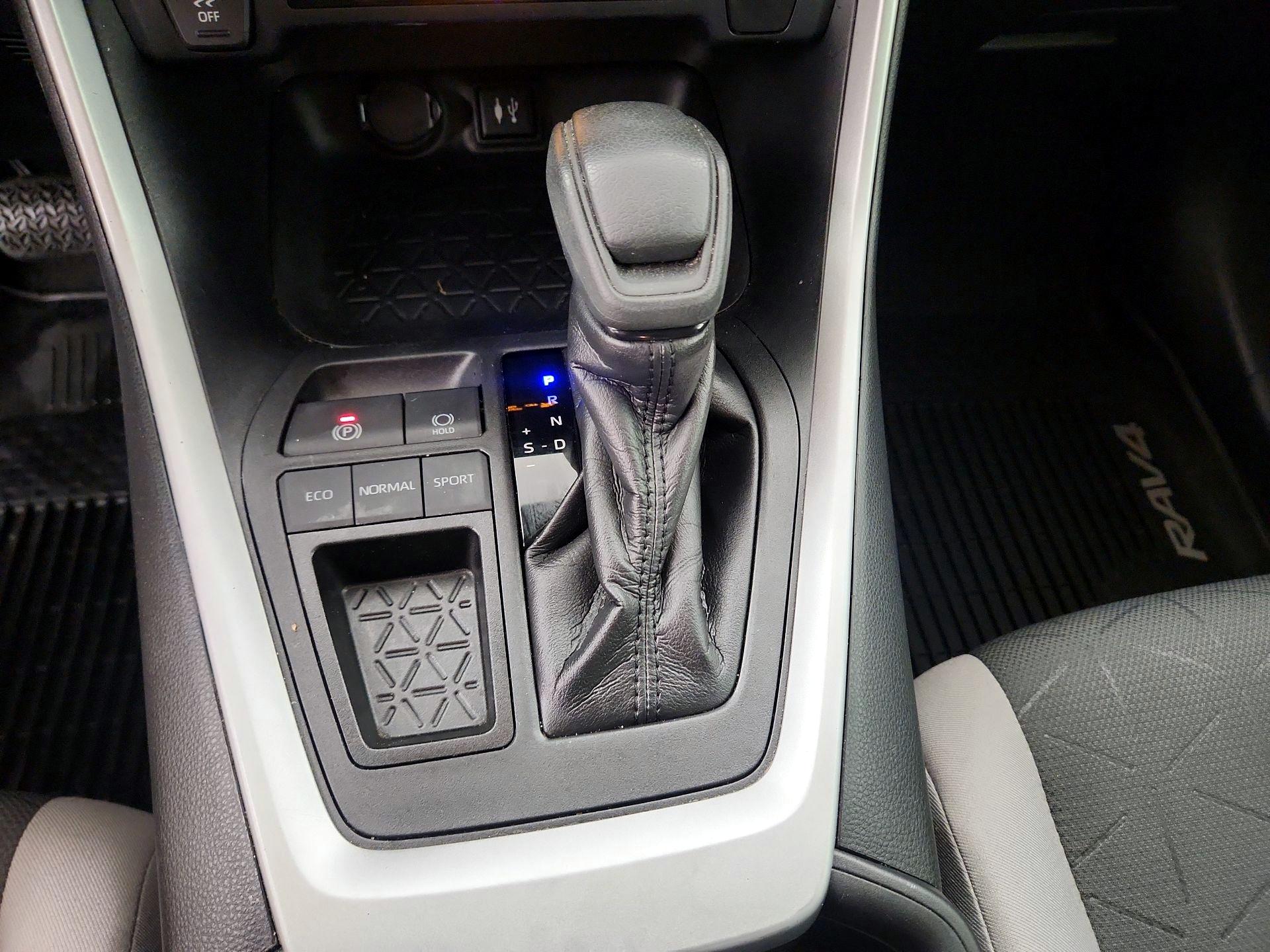 Thumbnail: 2019 Toyota RAV4 - 17